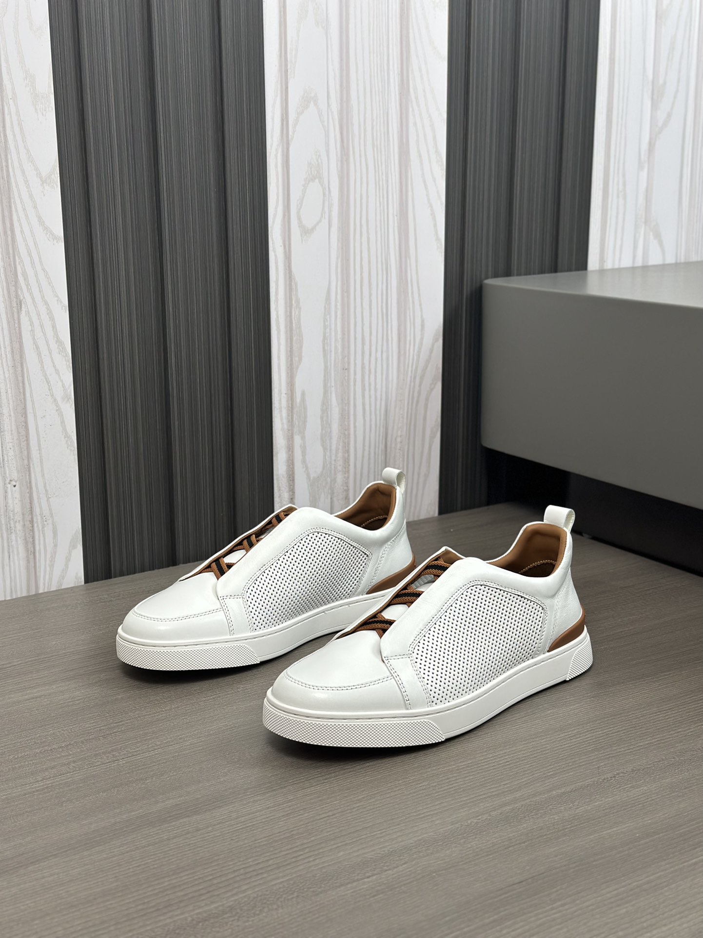 Ermenegildo Zegna Ermenegildo Zegna Casual SneakersEl Triple Stitch es una sofisticada pieza de calz