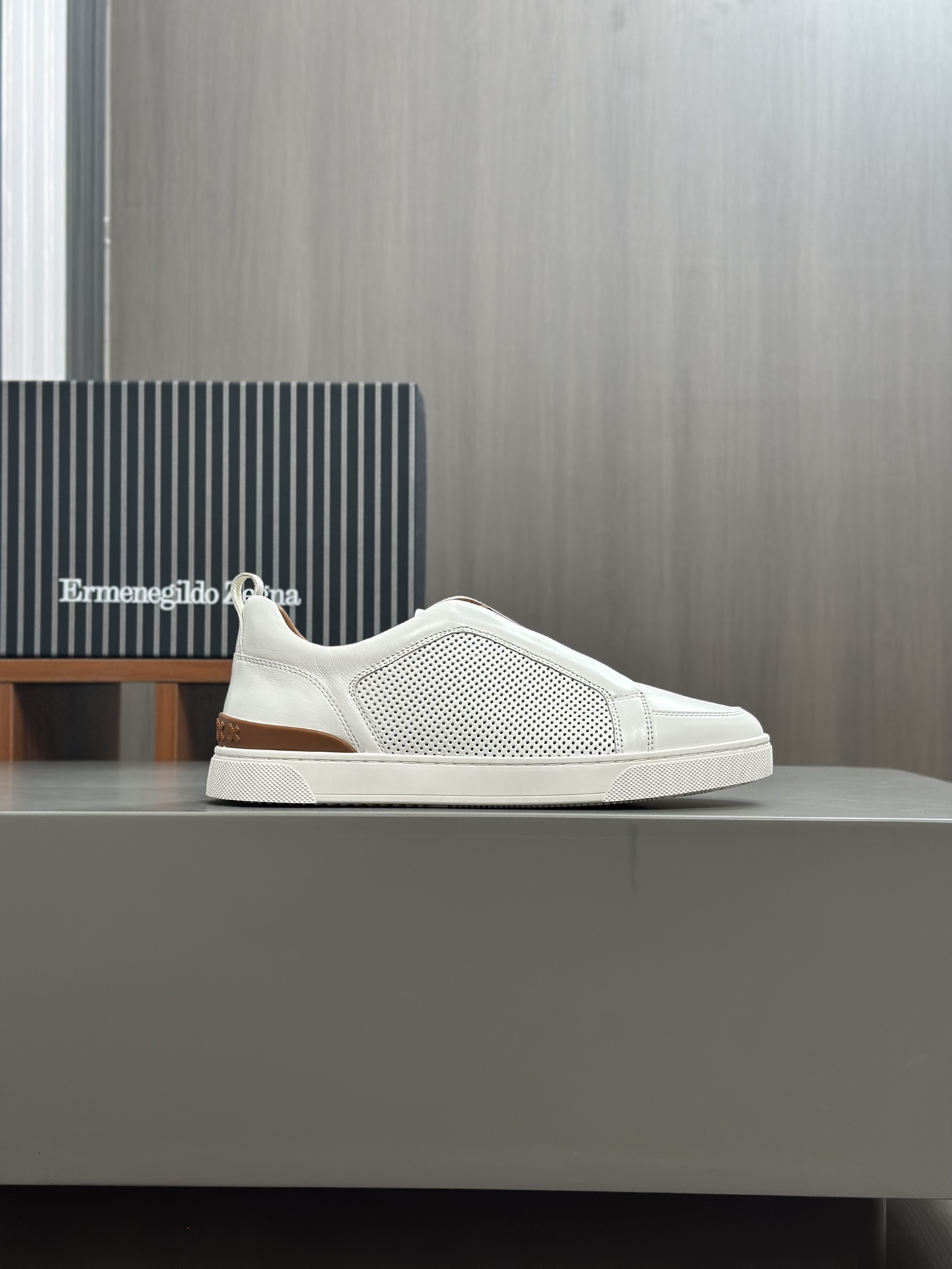 Ermenegildo Zegna Ermenegildo Zegna Casual SneakersEl Triple Stitch es una sofisticada pieza de calz