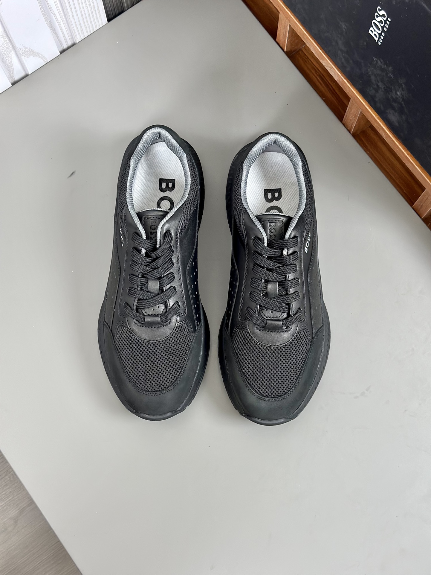 P440BOSS nuevas zapatillas deportivas casuales, el mismo modelo en el sitio web oficial, en el pie e