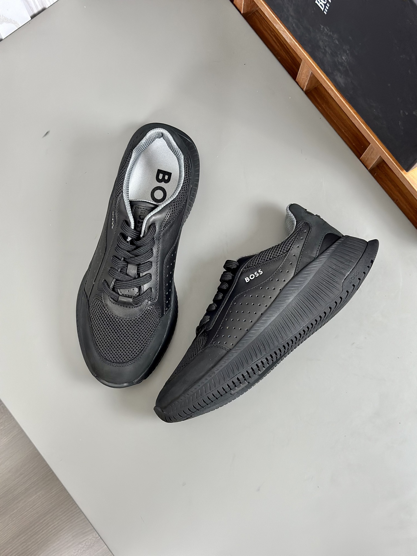 P440BOSS nuevas zapatillas deportivas casuales, el mismo modelo en el sitio web oficial, en el pie e