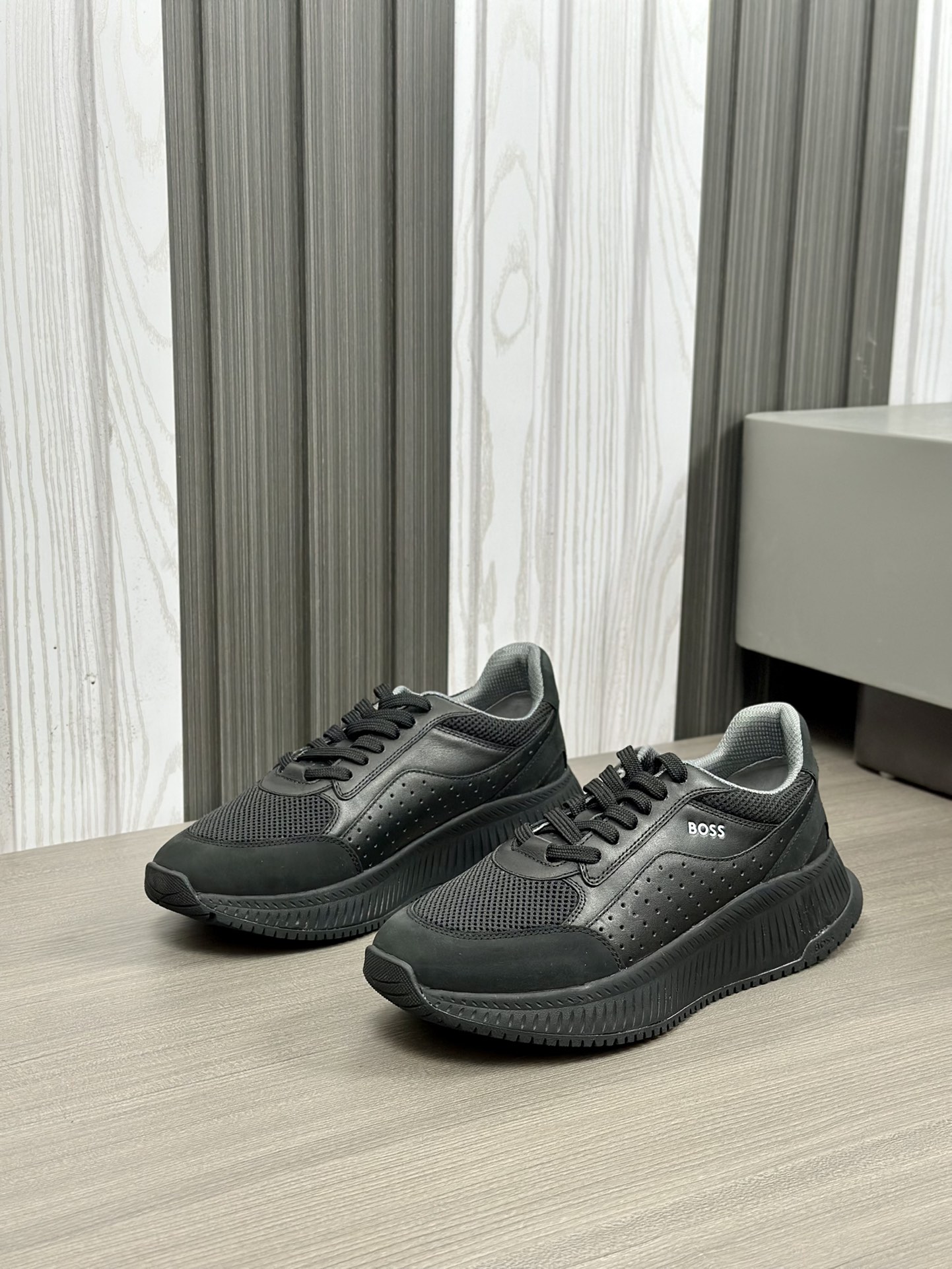 P440BOSS nuevas zapatillas deportivas casuales, el mismo modelo en el sitio web oficial, en el pie e
