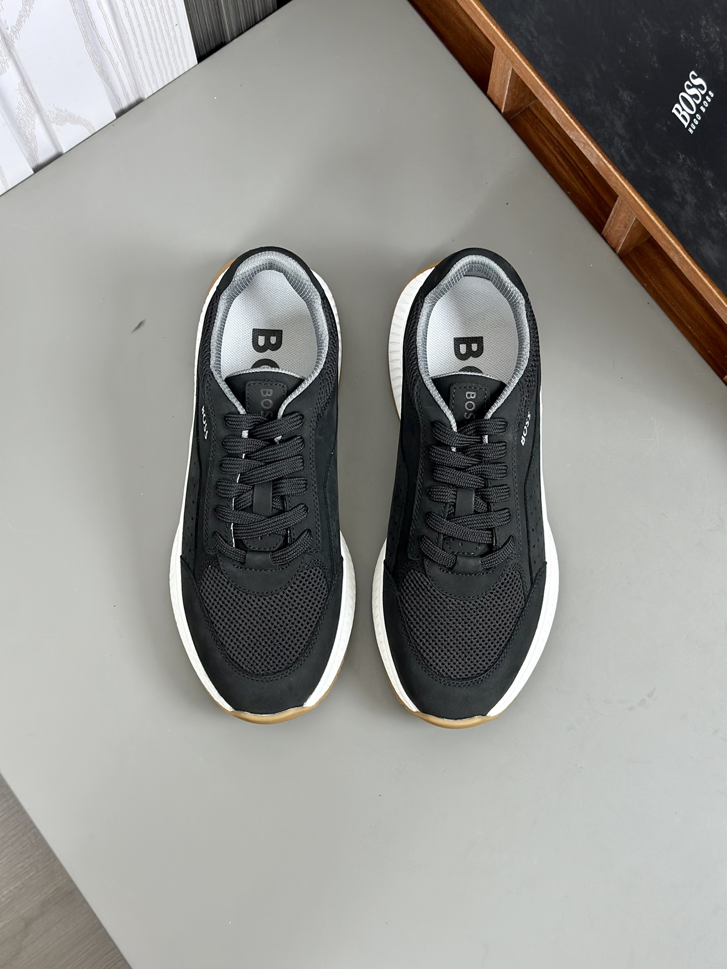 P440BOSS nuevas zapatillas deportivas casuales, el mismo modelo en el sitio web oficial, en el pie e