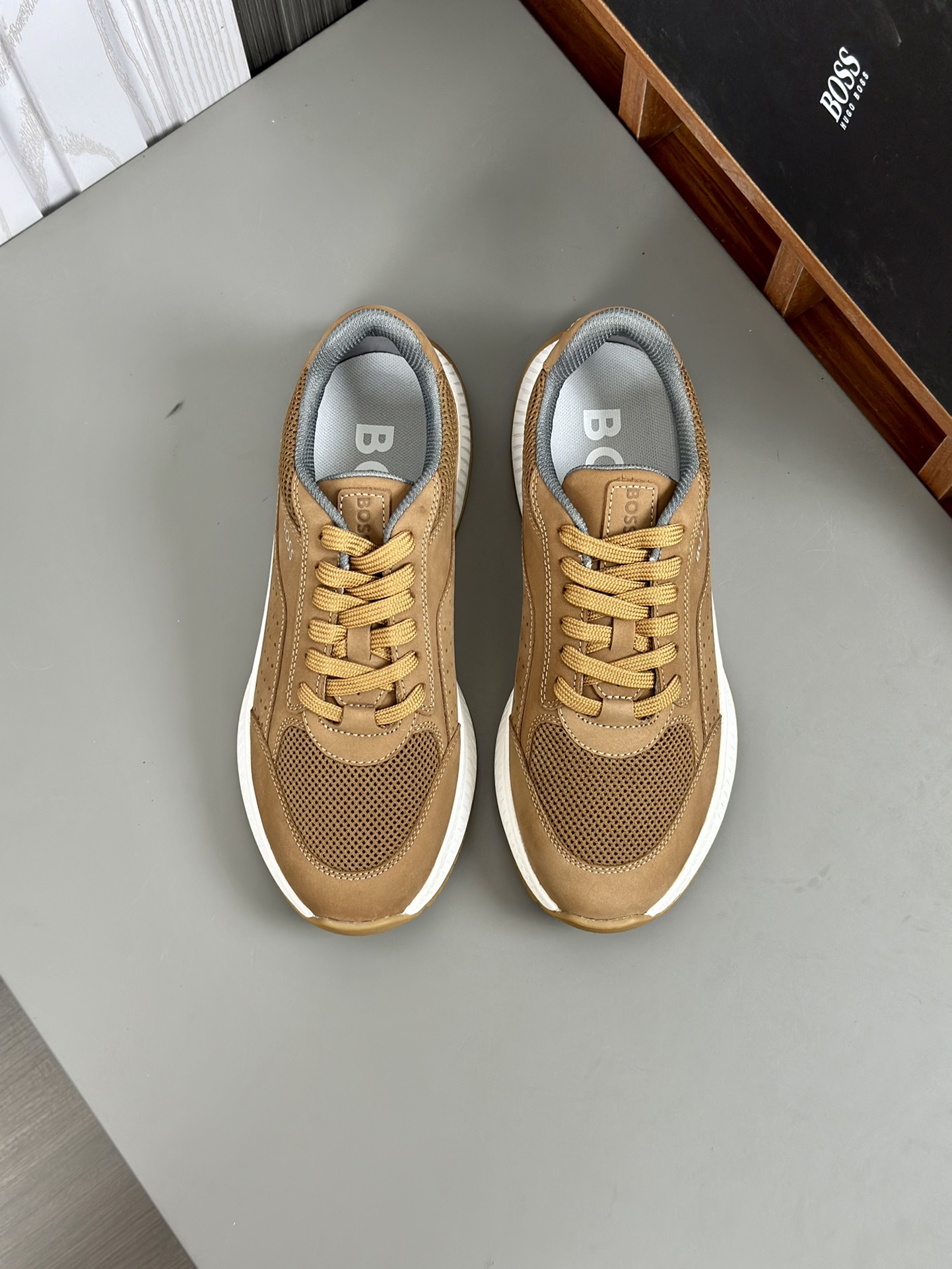 P440BOSS nuevas zapatillas deportivas casuales, el mismo modelo en el sitio web oficial, en el pie e