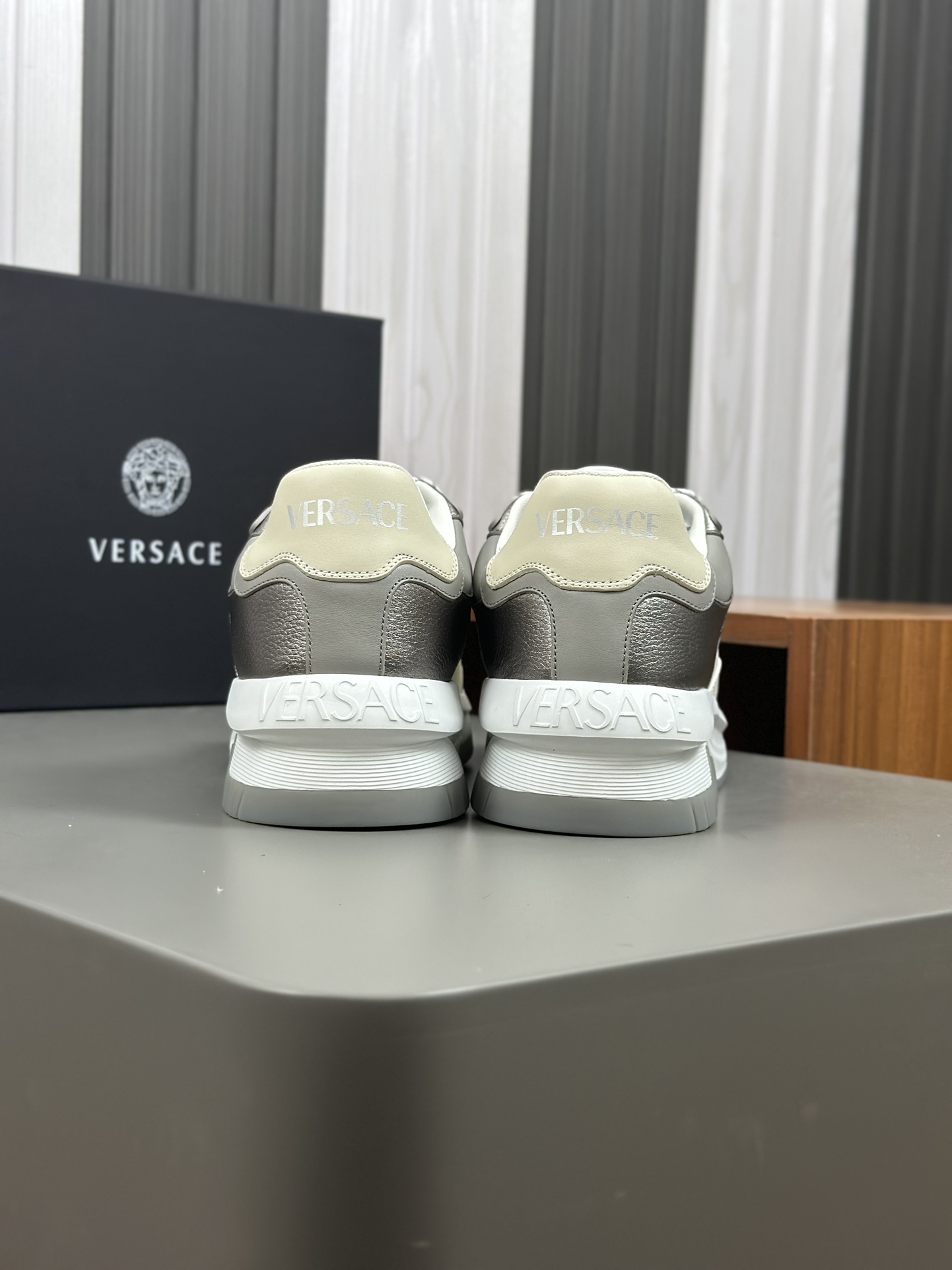Talla: 39-44 (38.45.46 bajo pedido)Deportivas Versace ODISSEA para mujer Deportivas ligeras con cord