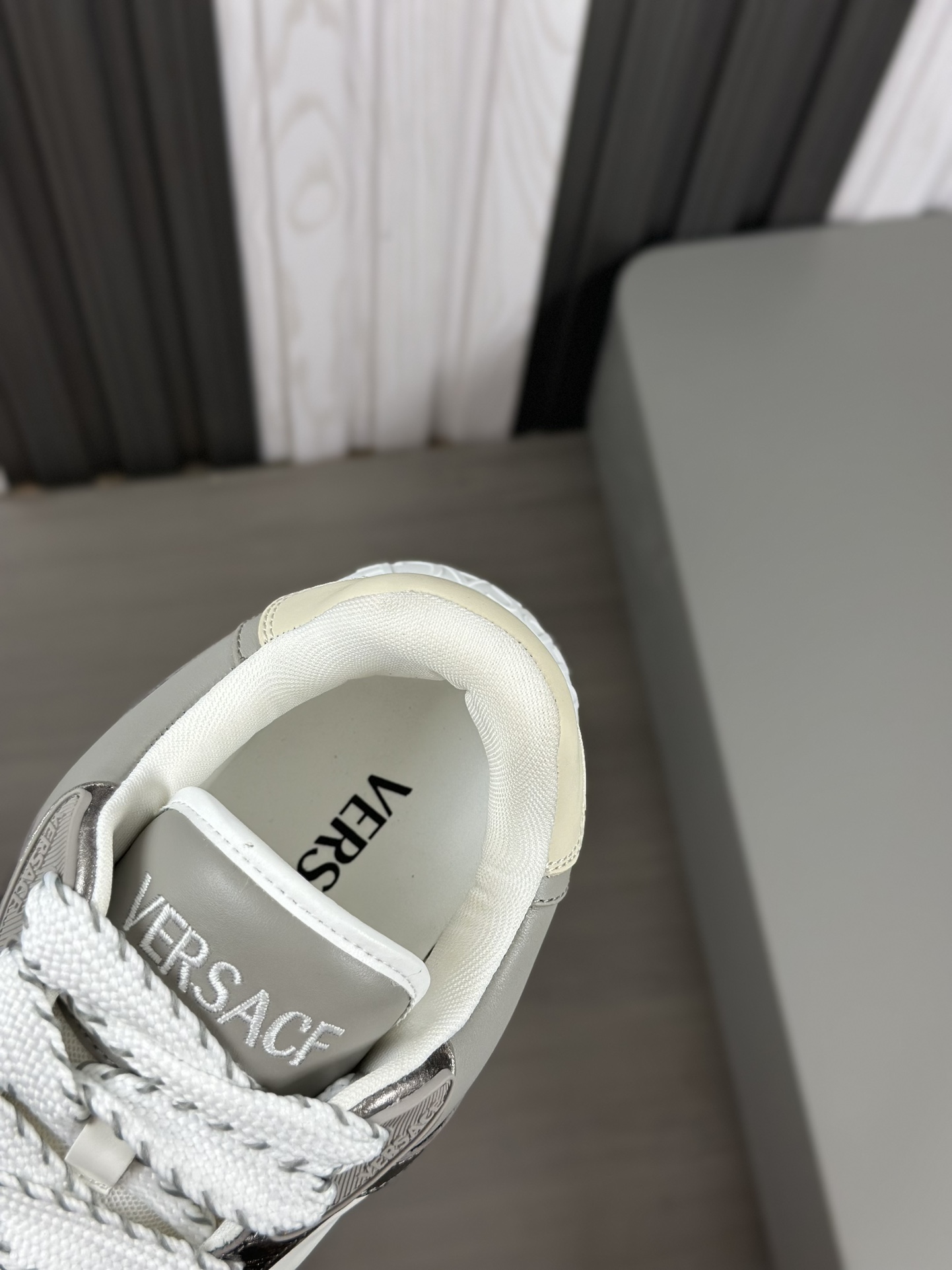 Talla: 39-44 (38.45.46 bajo pedido)Deportivas Versace ODISSEA para mujer Deportivas ligeras con cord
