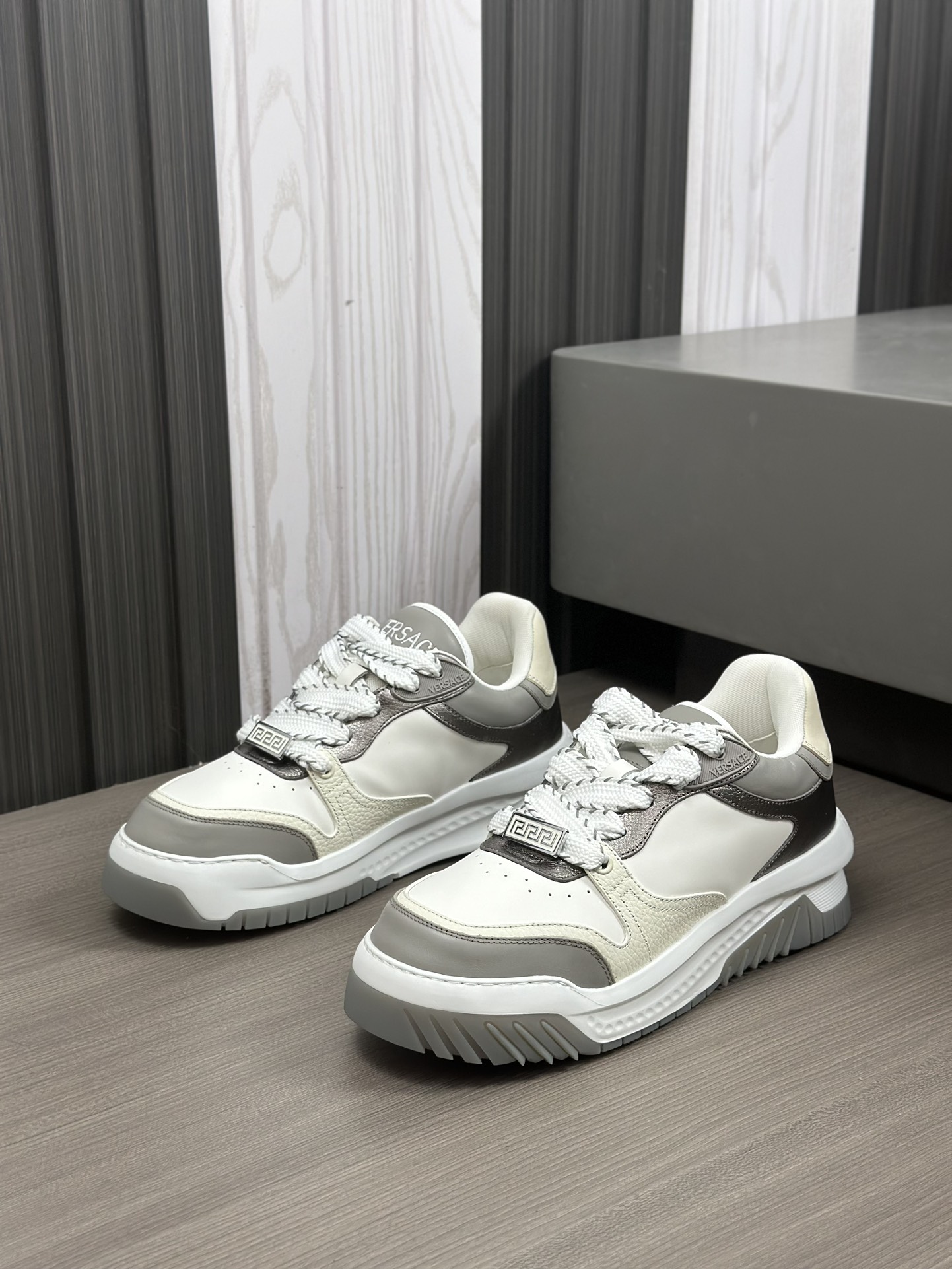 Talla: 39-44 (38.45.46 bajo pedido)Deportivas Versace ODISSEA para mujer Deportivas ligeras con cord