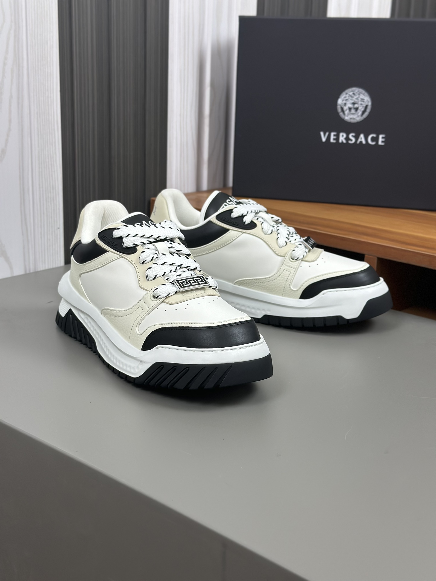 Talla: 39-44 (38,45,46 a medida)Zapatillas deportivas Versace ODISSEA Zapatillas deportivas ligeras 