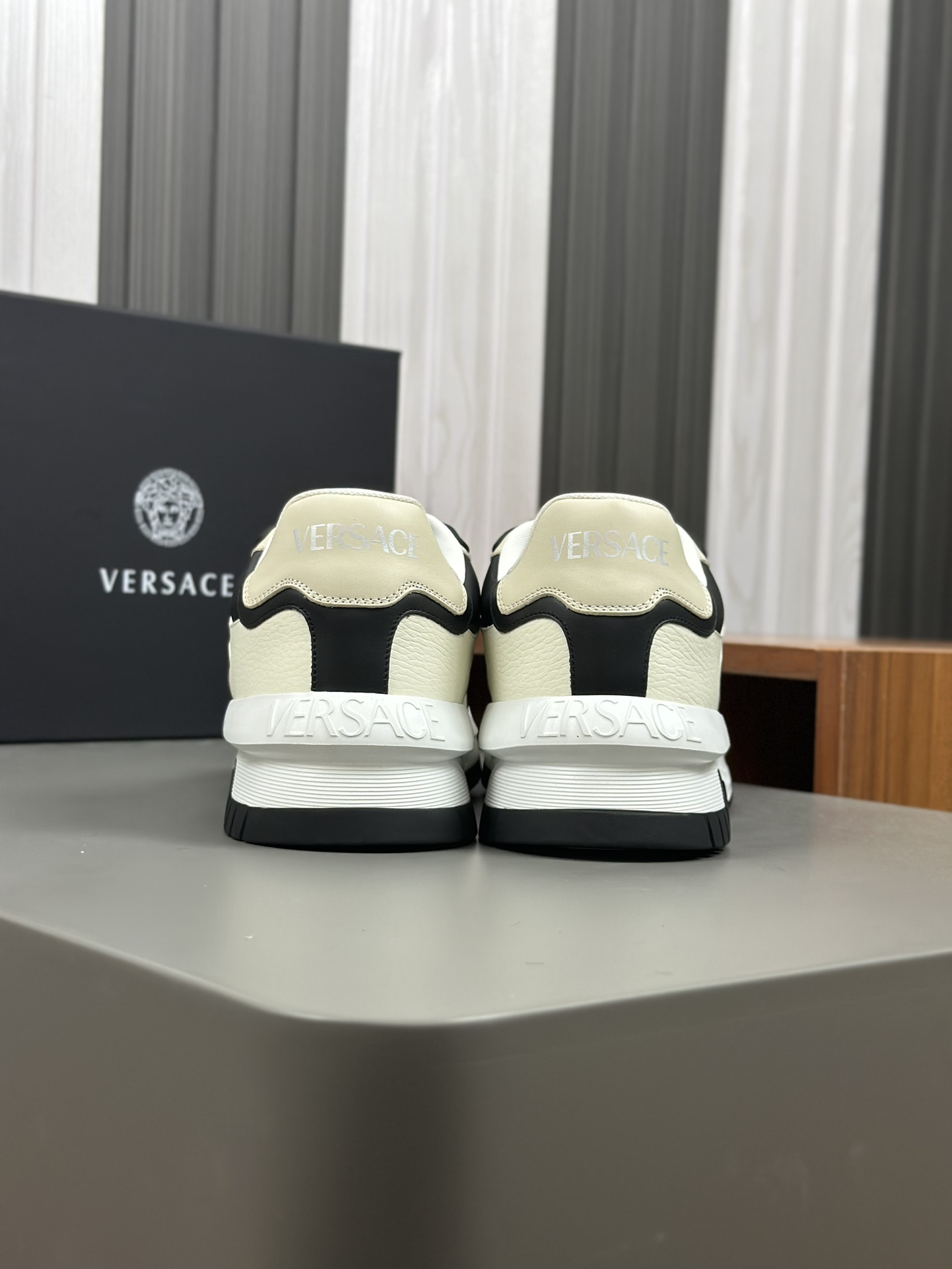 Talla: 39-44 (38,45,46 a medida)Zapatillas deportivas Versace ODISSEA Zapatillas deportivas ligeras 