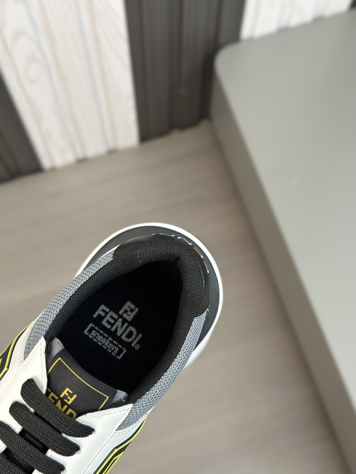 FEND* - Fendi. Zapatillas deportivas casuales Fendi Flow de hombre con tiras elásticas, cremallera l