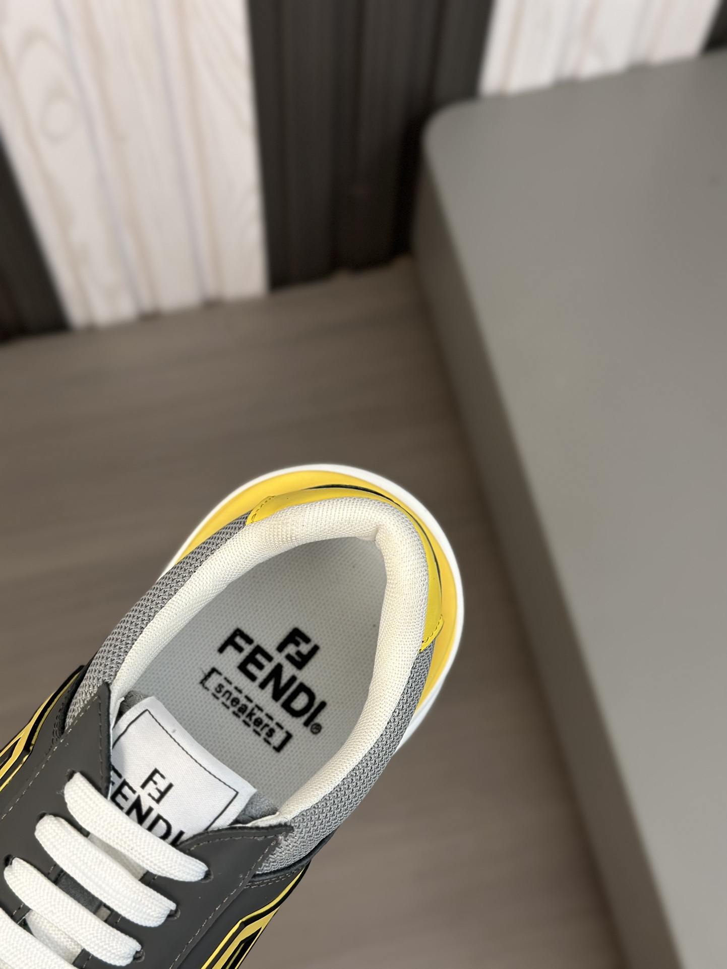 FEND* - Fendi. Zapatillas deportivas casuales Fendi Flow de hombre con tiras elásticas, cremallera l