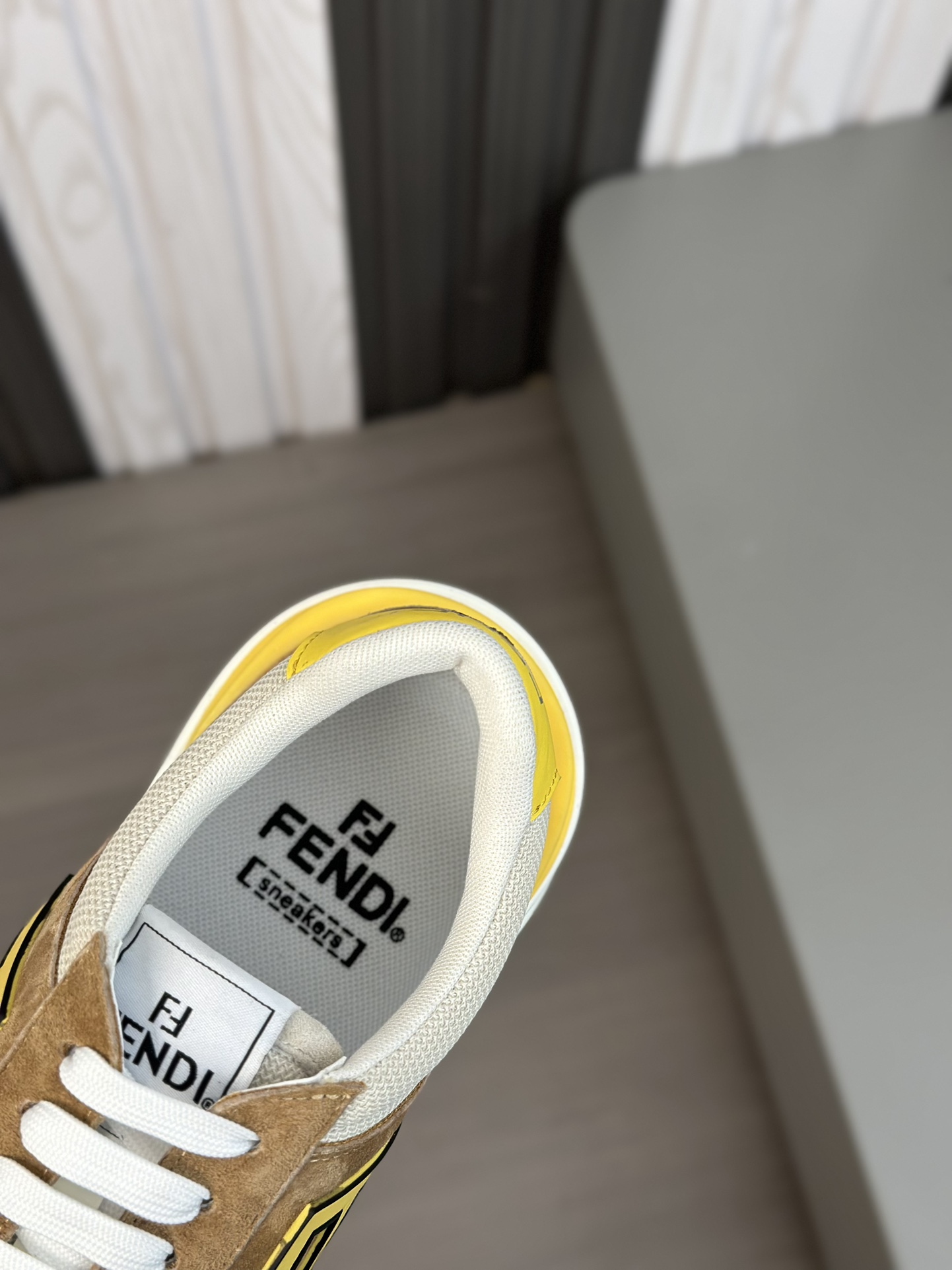 FEND* - Fendi. Zapatillas deportivas casuales Fendi Flow de hombre con tiras elásticas, cremallera l