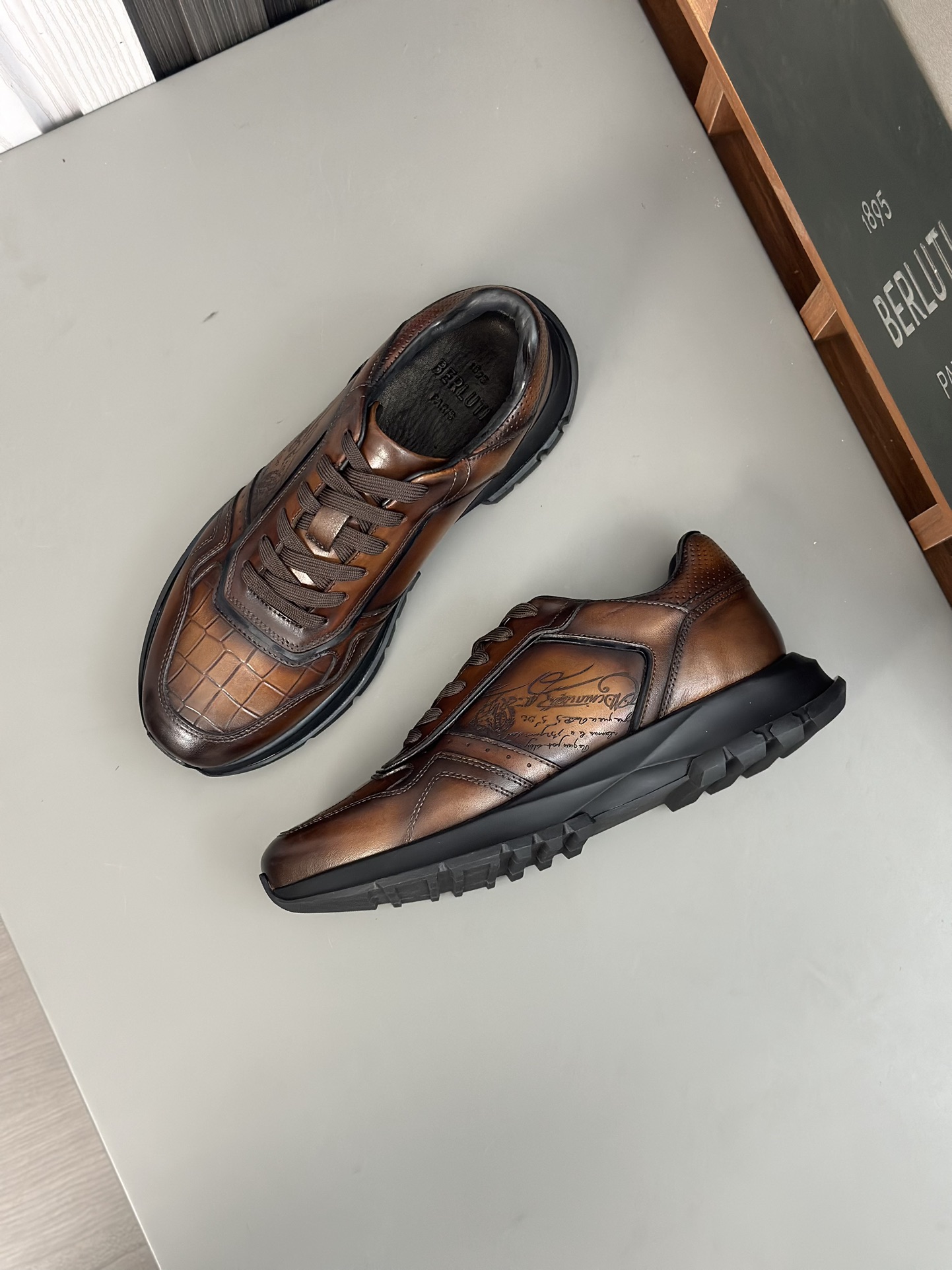 Berlut* Berlut* zapatos casuales de gama alta de los hombres, el último lanzamiento oficial de la pi