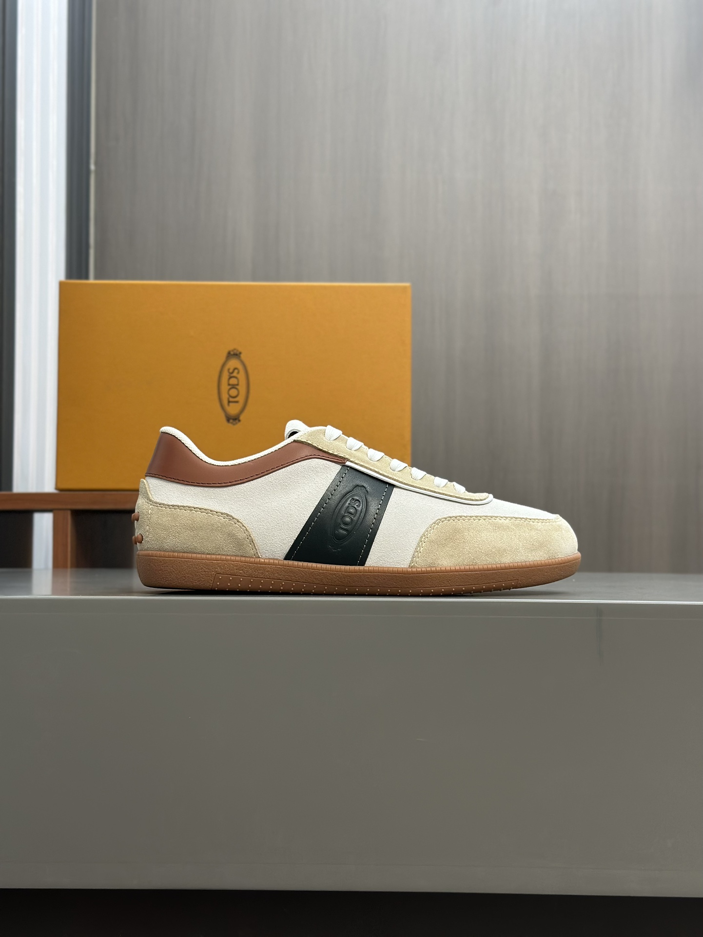 TODS No_ Code Fabric Spell Leather SneakersMaterial: Tejido/Piel de vacaSuela: Goma Bean SoleColor: 