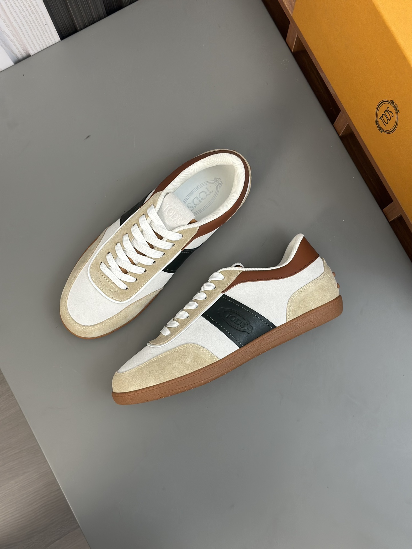 TODS No_ Code Fabric Spell Leather SneakersMaterial: Tejido/Piel de vacaSuela: Goma Bean SoleColor: 