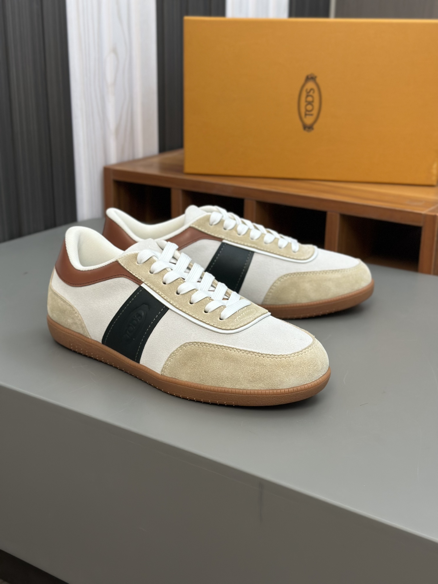 TODS No_ Code Fabric Spell Leather SneakersMaterial: Tejido/Piel de vacaSuela: Goma Bean SoleColor: 