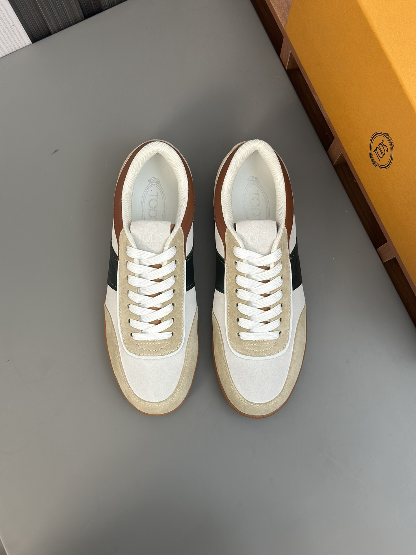 TODS No_ Code Fabric Spell Leather SneakersMaterial: Tejido/Piel de vacaSuela: Goma Bean SoleColor: 