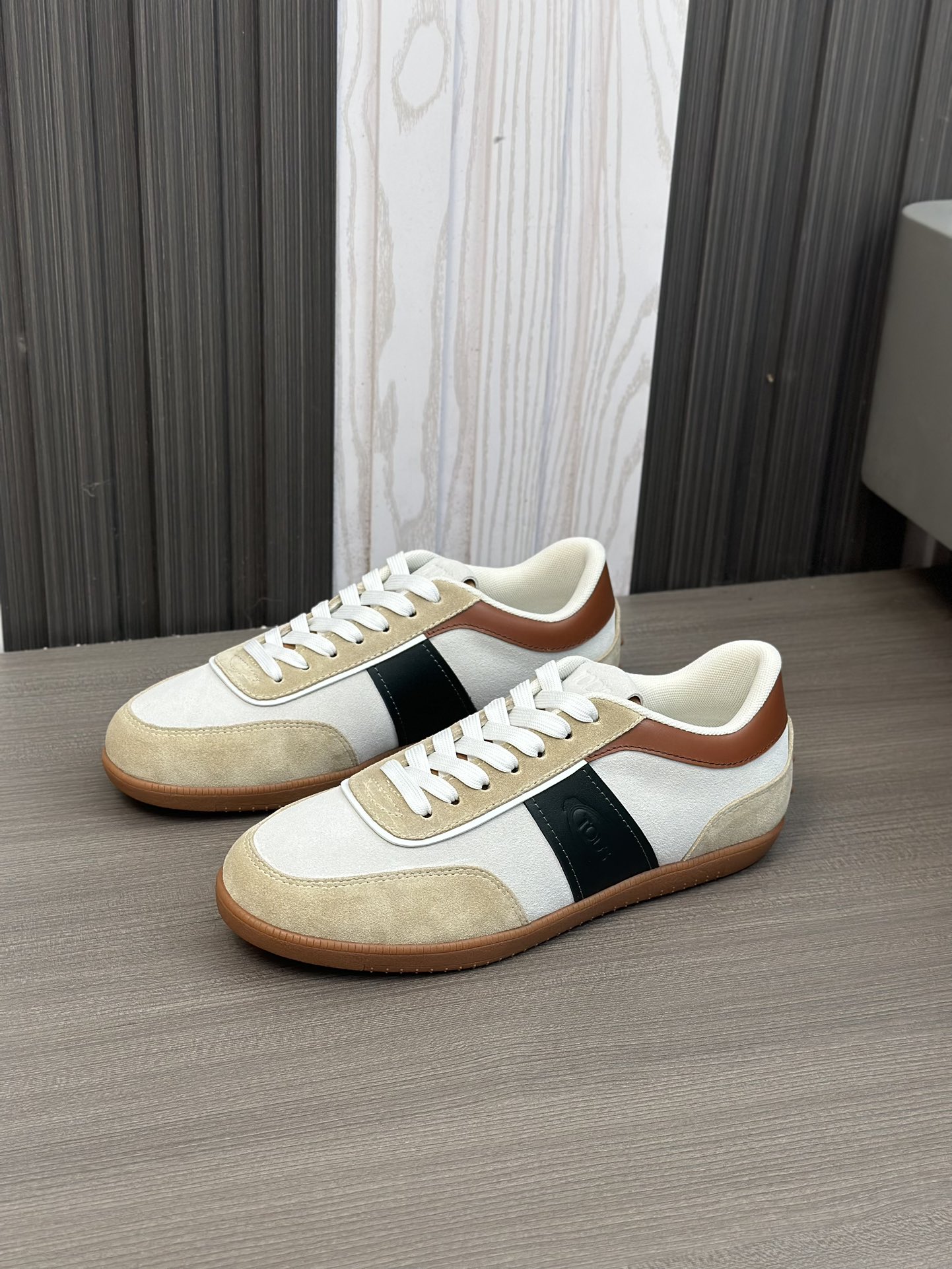 TODS No_ Code Fabric Spell Leather SneakersMaterial: Tejido/Piel de vacaSuela: Goma Bean SoleColor: 