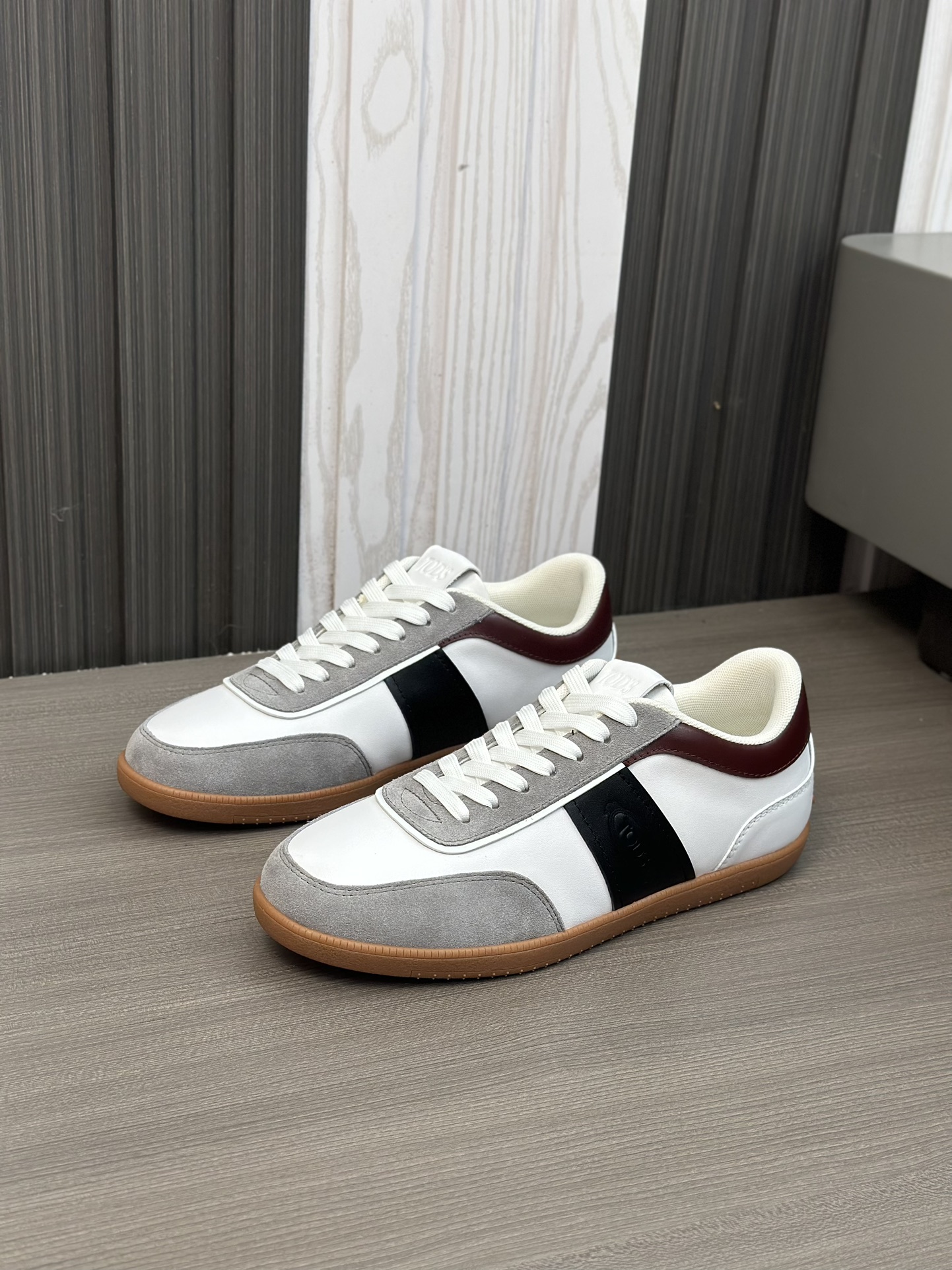 TODS No_ Code Fabric Spell Leather SneakersMaterial: Tejido/Piel de vacaSuela: Goma Bean SoleColor: 