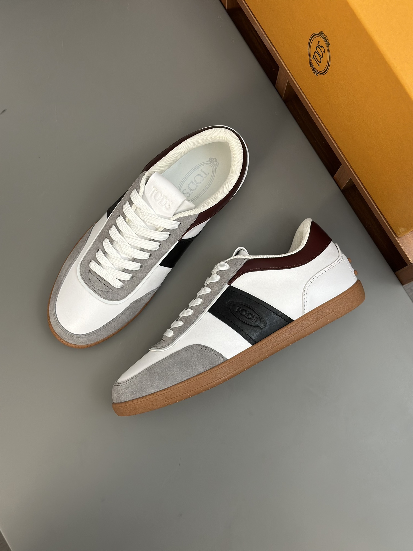 TODS No_ Code Fabric Spell Leather SneakersMaterial: Tejido/Piel de vacaSuela: Goma Bean SoleColor: 