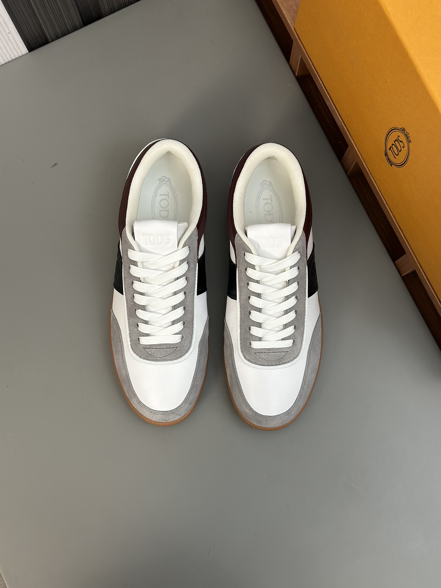 TODS No_ Code Fabric Spell Leather SneakersMaterial: Tejido/Piel de vacaSuela: Goma Bean SoleColor: 