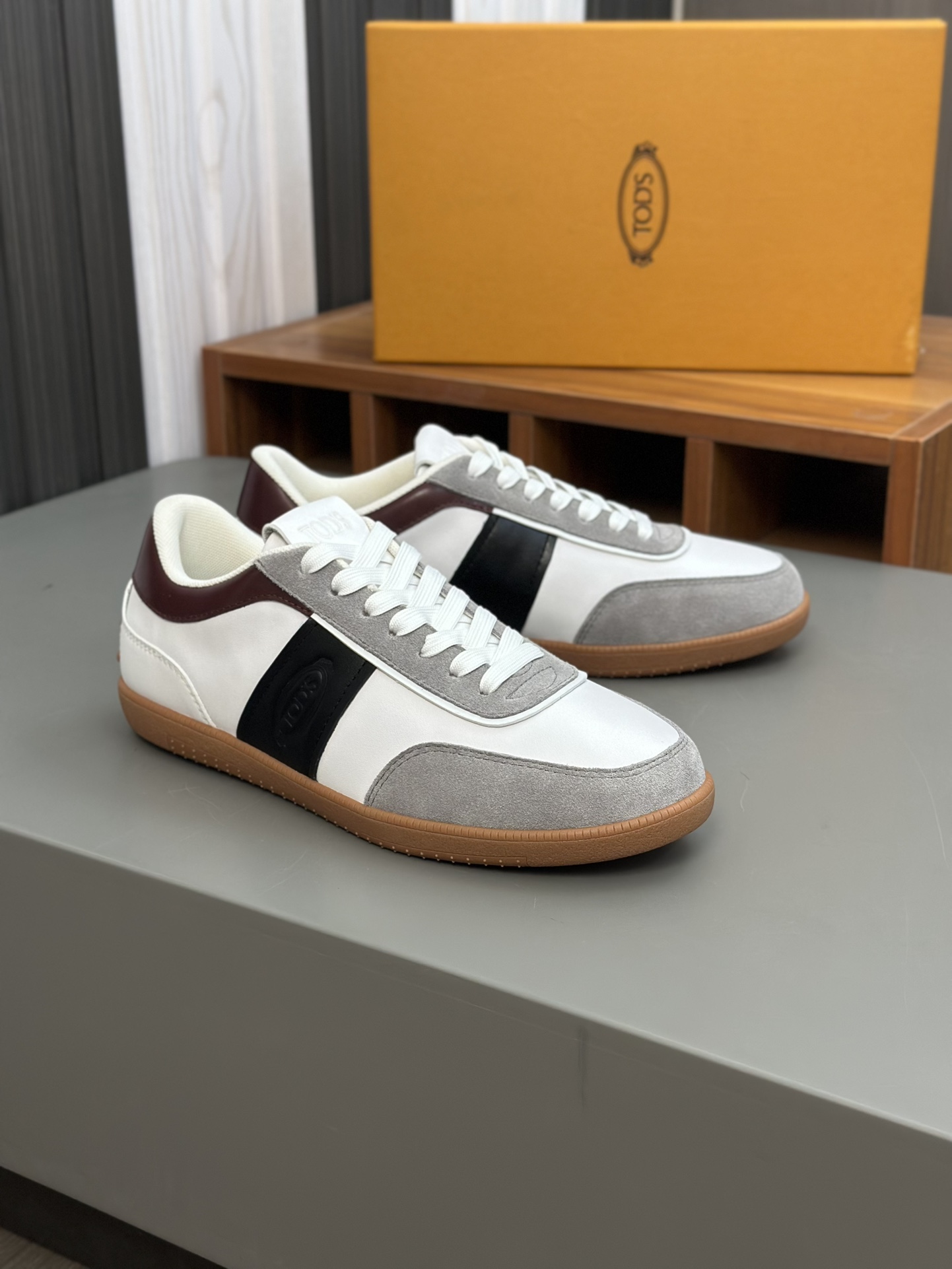 TODS No_ Code Fabric Spell Leather SneakersMaterial: Tejido/Piel de vacaSuela: Goma Bean SoleColor: 