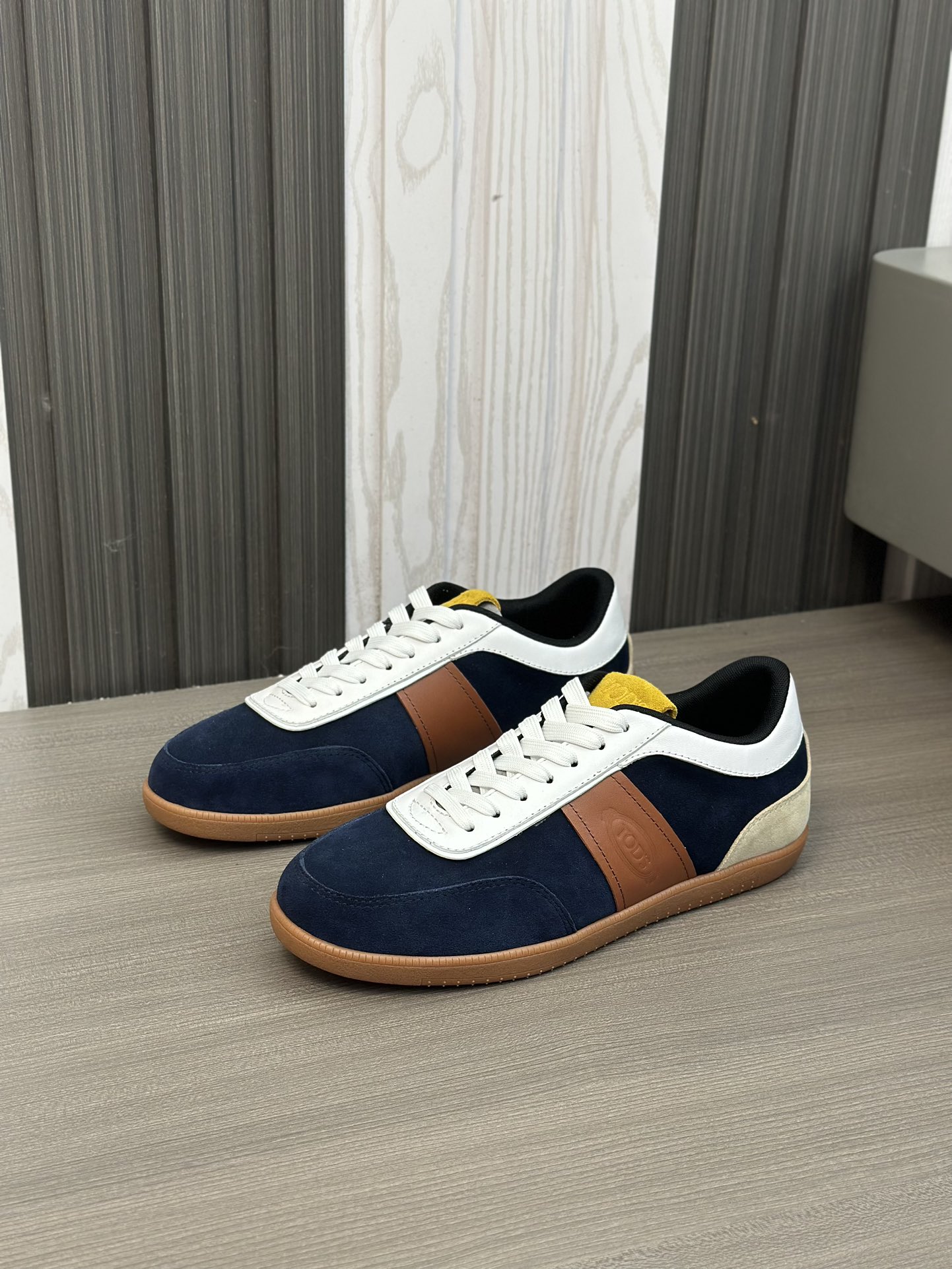 TODS No_ Code Fabric Spell Leather SneakersMaterial: Tejido/Piel de vacaSuela: Goma Bean SoleColor: 