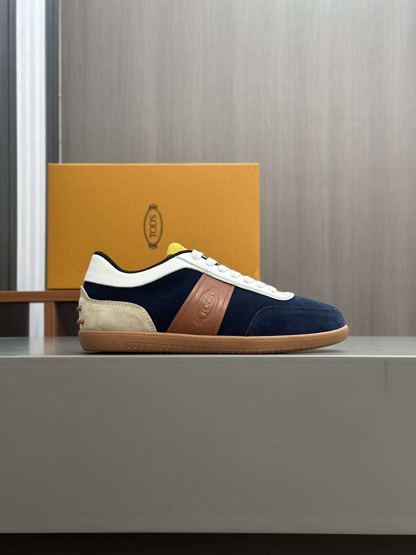 TODS No_ Code Fabric Spell Leather SneakersMaterial: Tejido/Piel de vacaSuela: Goma Bean SoleColor: 