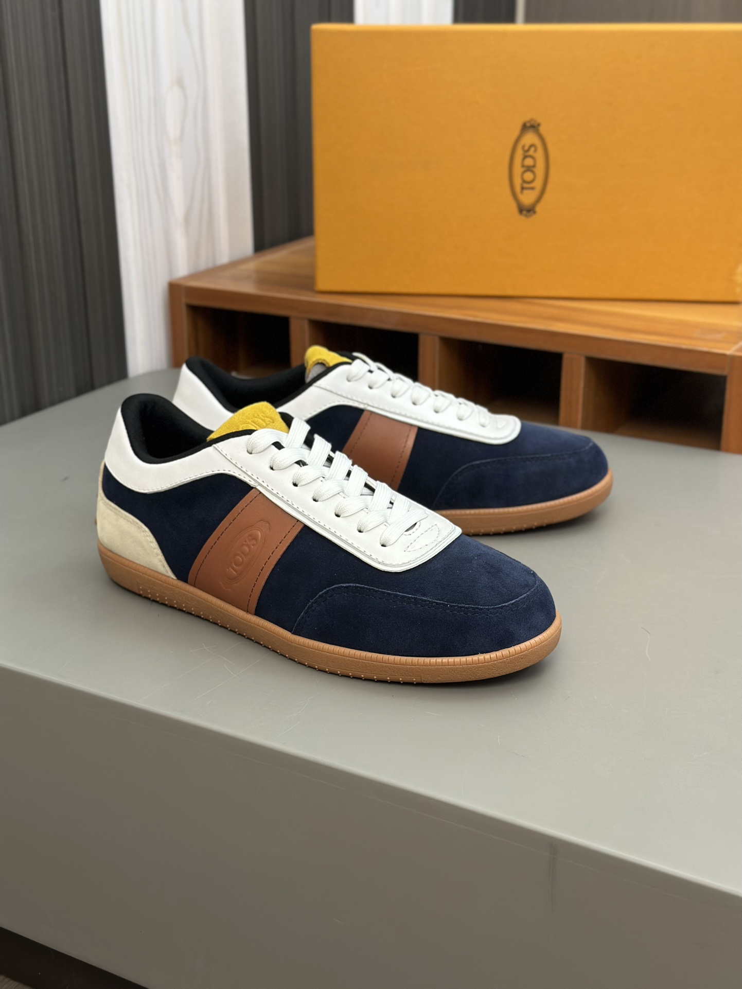 TODS No_ Code Fabric Spell Leather SneakersMaterial: Tejido/Piel de vacaSuela: Goma Bean SoleColor: 