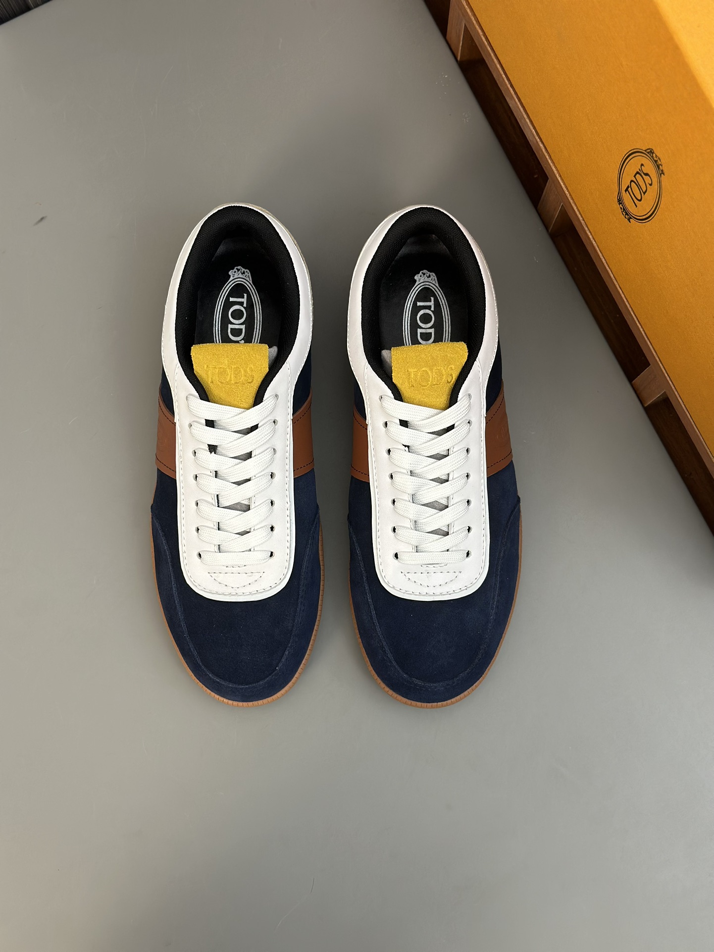 TODS No_ Code Fabric Spell Leather SneakersMaterial: Tejido/Piel de vacaSuela: Goma Bean SoleColor: 