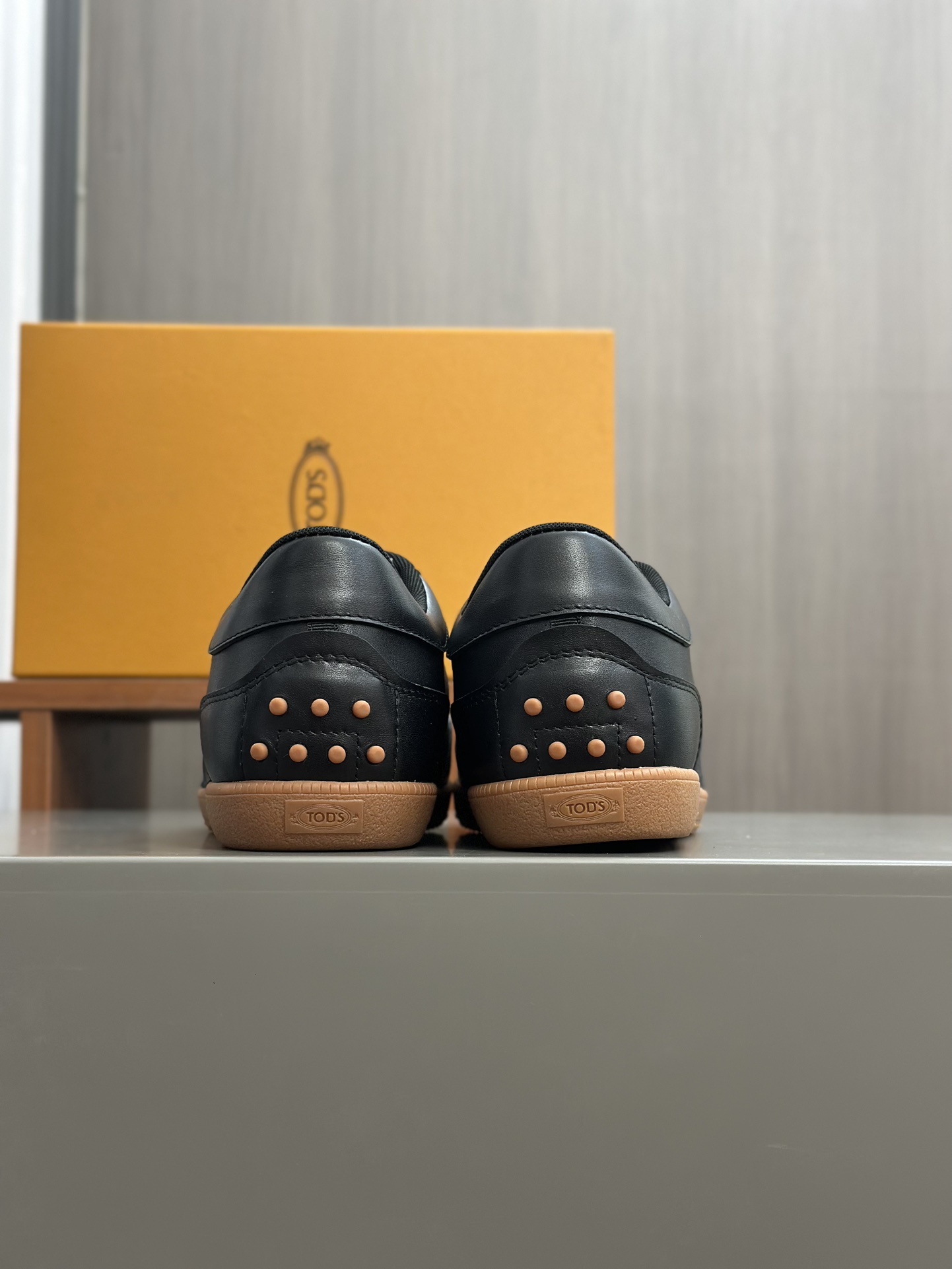 TODS No_ Code Fabric Spell Leather SneakersMaterial: Tejido/Piel de vacaSuela: Goma Bean SoleColor: 