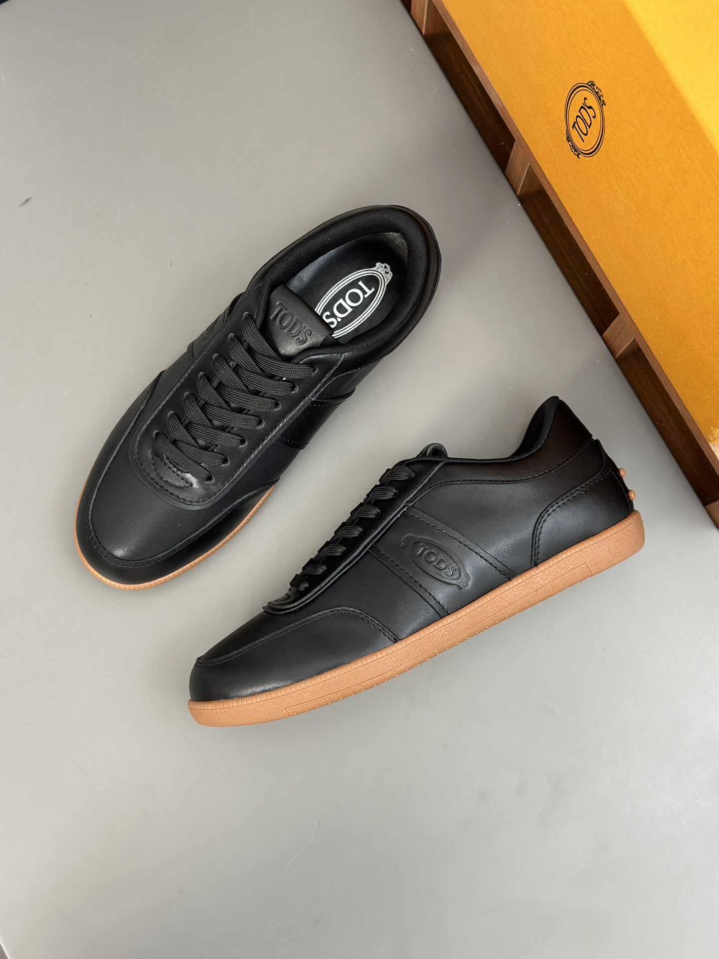 TODS No_ Code Fabric Spell Leather SneakersMaterial: Tejido/Piel de vacaSuela: Goma Bean SoleColor: 