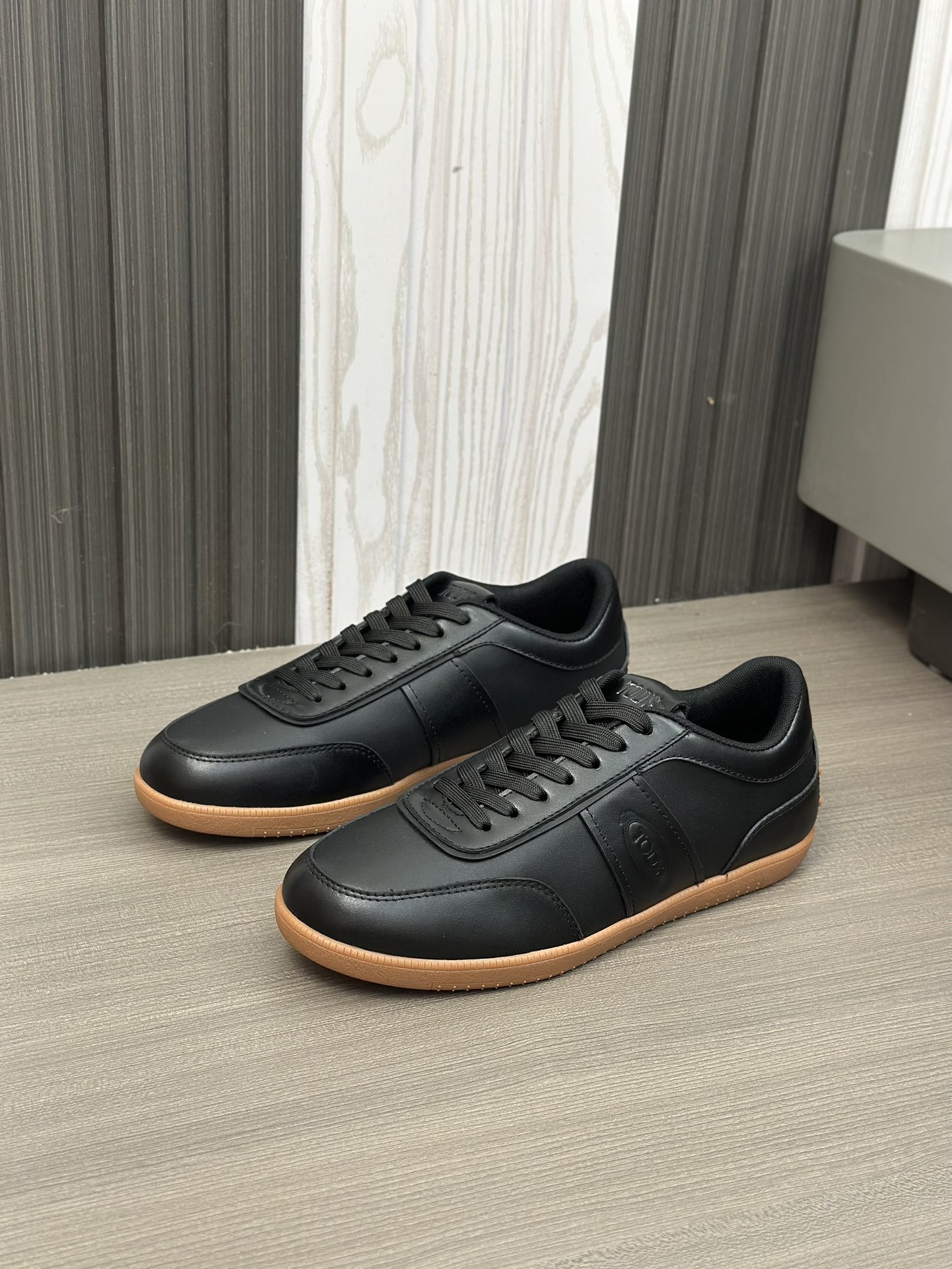 TODS No_ Code Fabric Spell Leather SneakersMaterial: Tejido/Piel de vacaSuela: Goma Bean SoleColor: 
