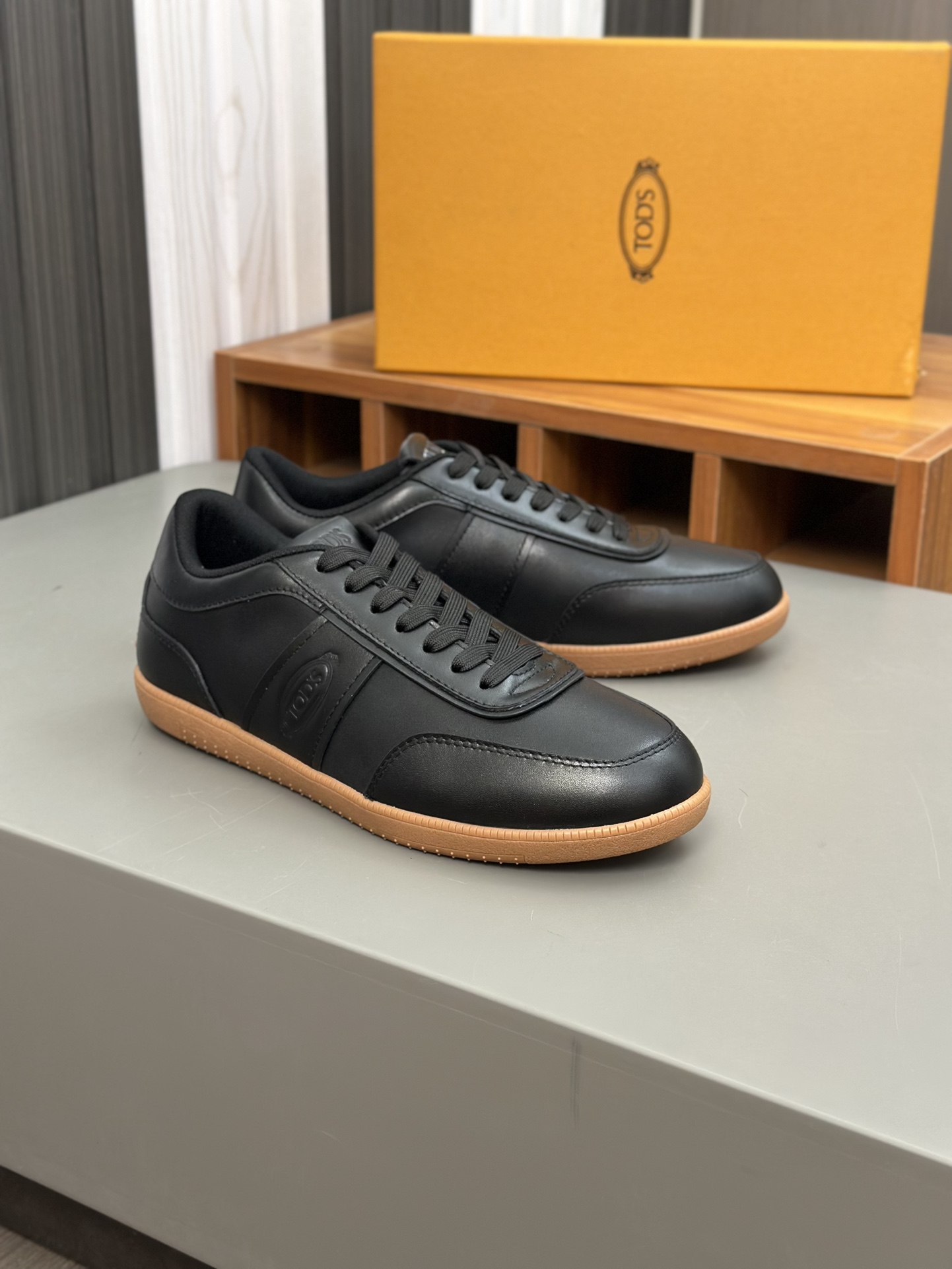 TODS No_ Code Fabric Spell Leather SneakersMaterial: Tejido/Piel de vacaSuela: Goma Bean SoleColor: 