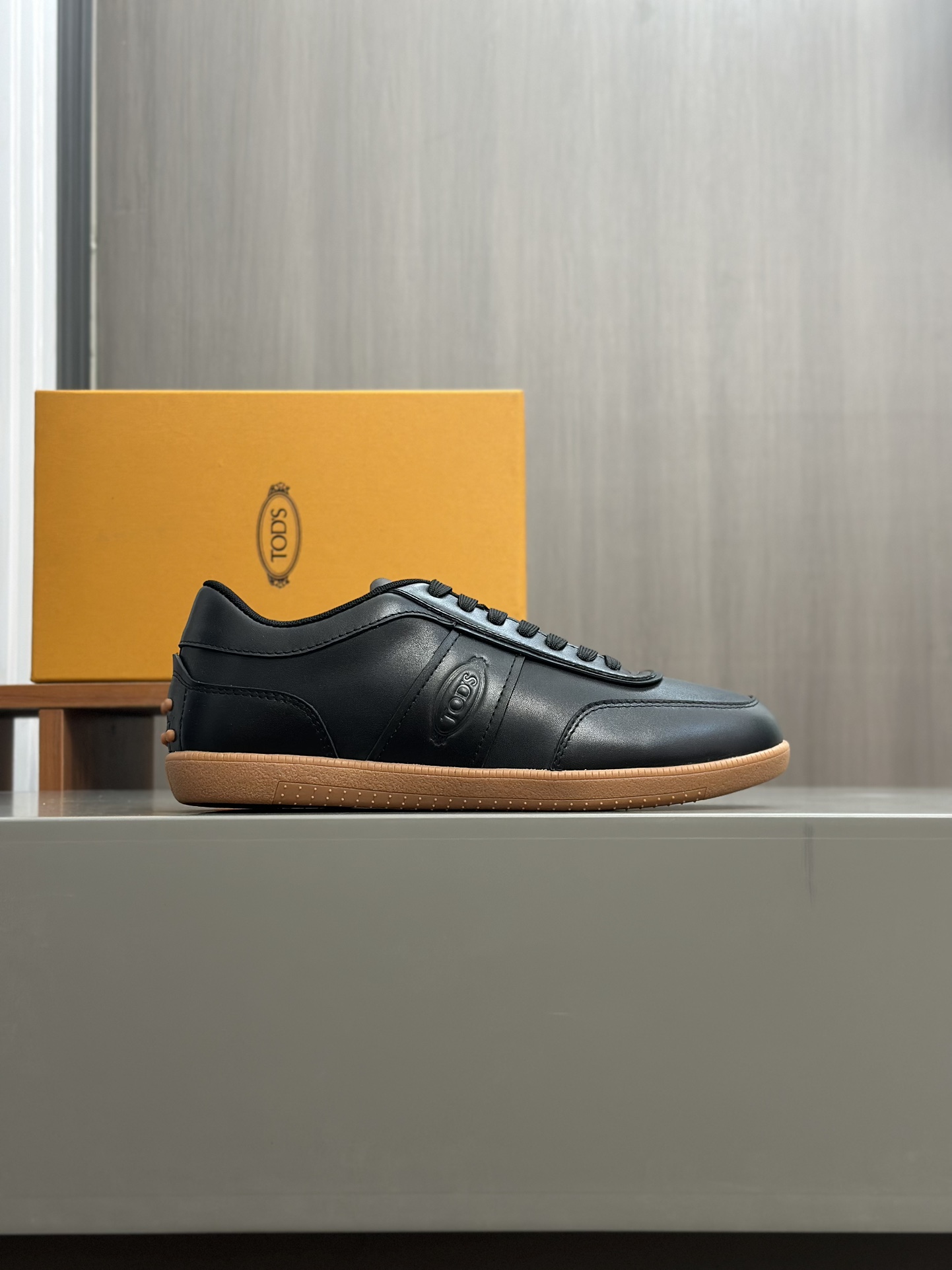 TODS No_ Code Fabric Spell Leather SneakersMaterial: Tejido/Piel de vacaSuela: Goma Bean SoleColor: 