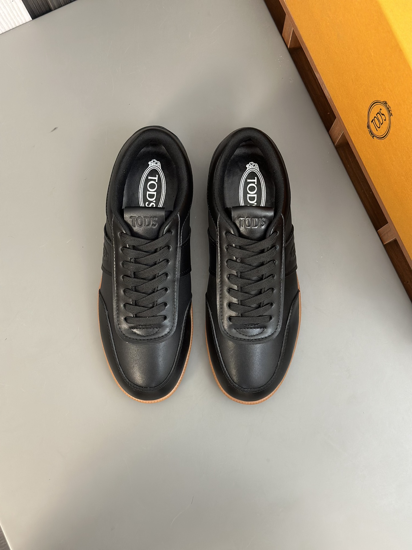 TODS No_ Code Fabric Spell Leather SneakersMaterial: Tejido/Piel de vacaSuela: Goma Bean SoleColor: 