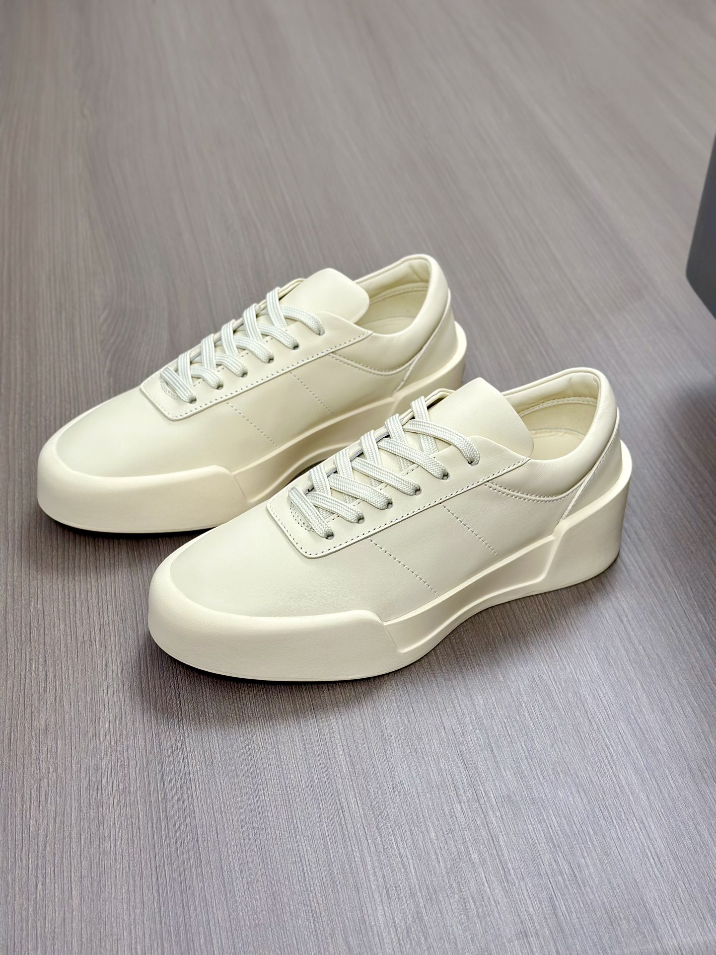 FEAR OF GOD Zapatillas deportivas casuales y elegantes para los clientes de Ermenegildo Zegna y FOG,