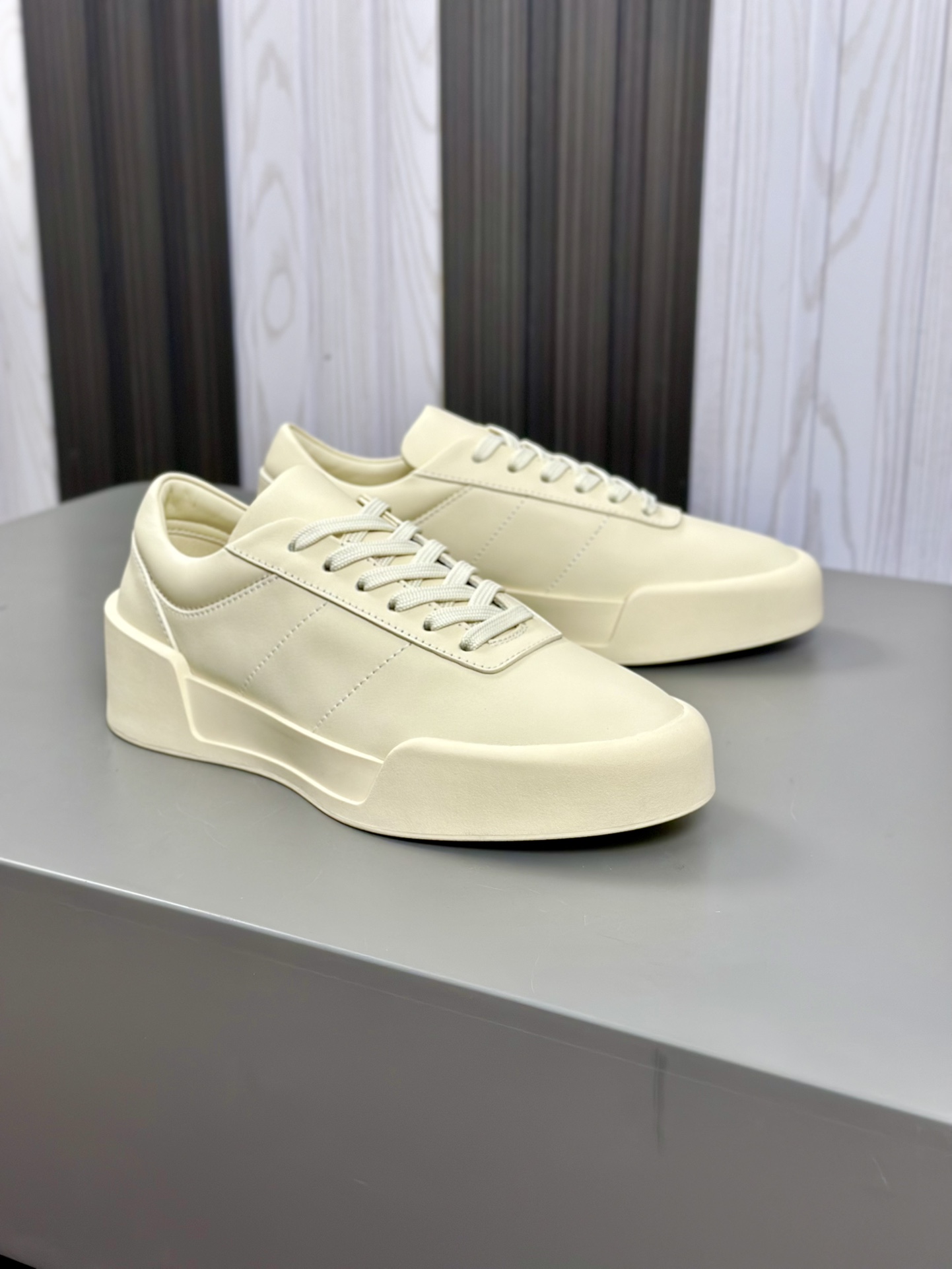 FEAR OF GOD Zapatillas deportivas casuales y elegantes para los clientes de Ermenegildo Zegna y FOG,
