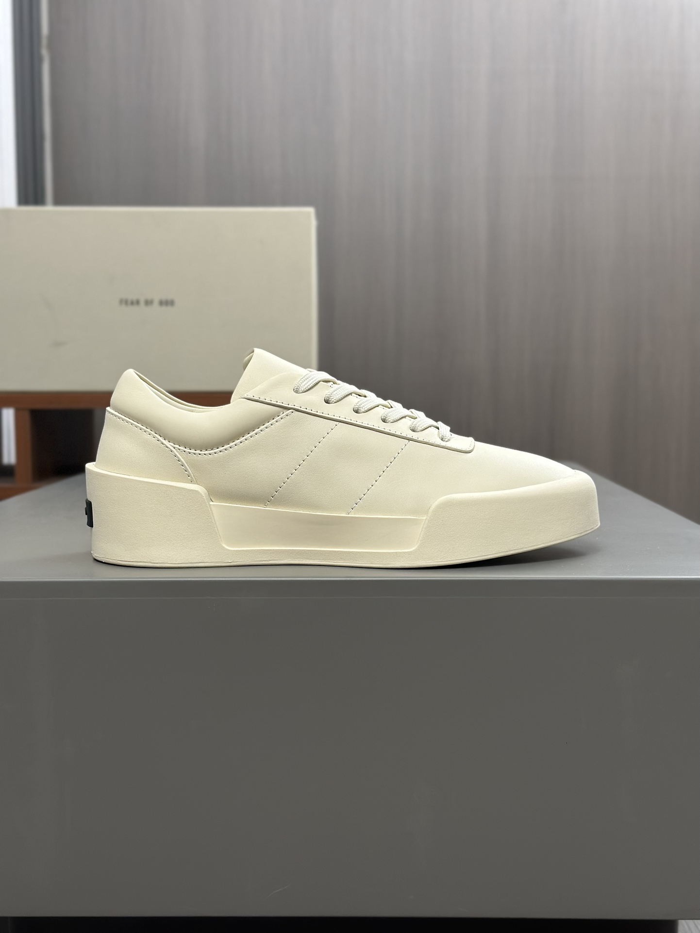 FEAR OF GOD Zapatillas deportivas casuales y elegantes para los clientes de Ermenegildo Zegna y FOG,