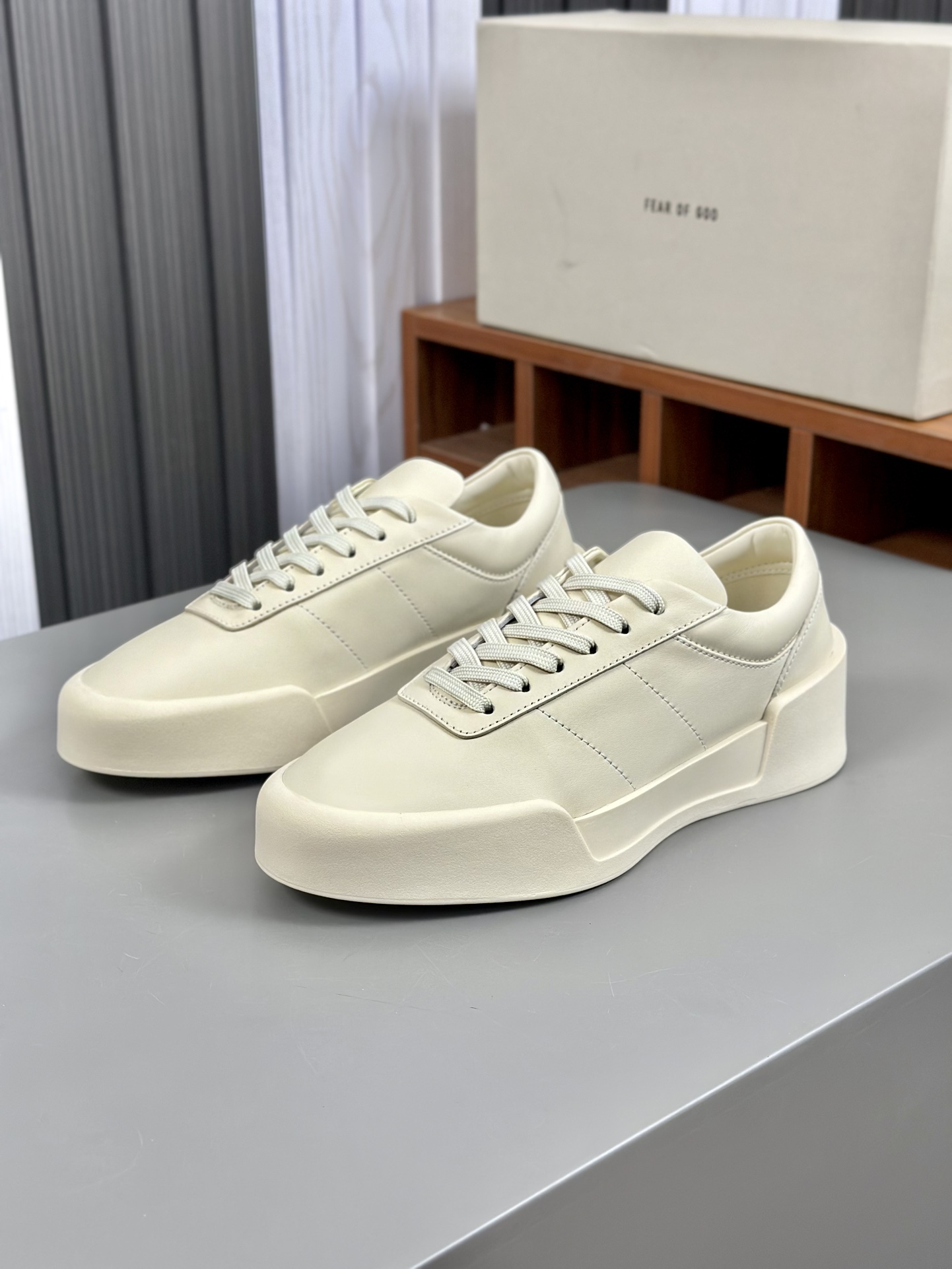 FEAR OF GOD Zapatillas deportivas casuales y elegantes para los clientes de Ermenegildo Zegna y FOG,