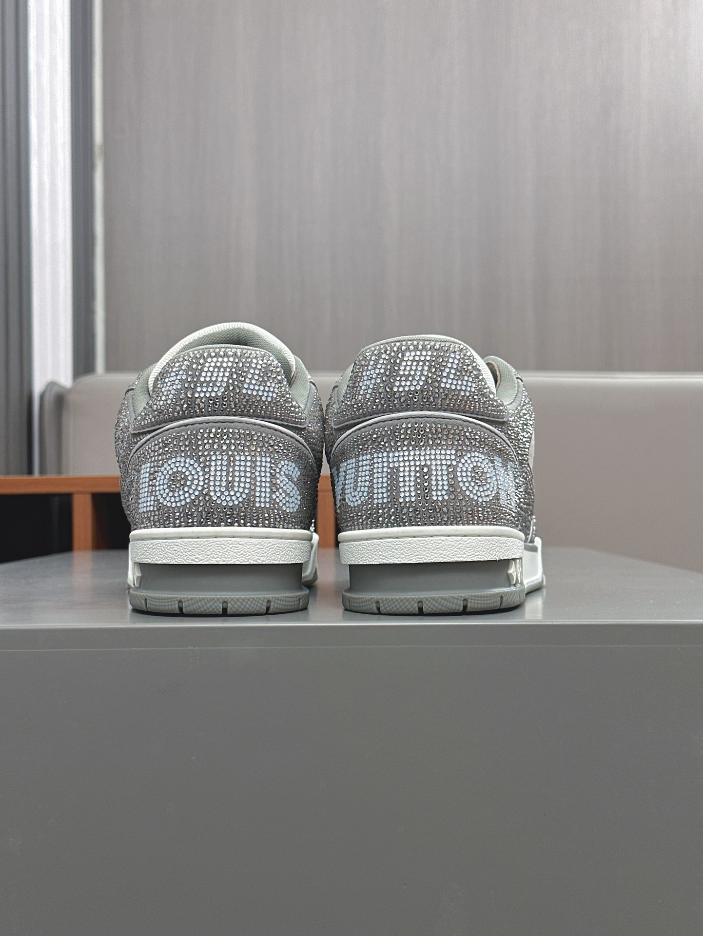 --Nuevos Productos--2024FW-LV TRAINER ¡diamantes calientes llenos de estrellas zapatillas retro! El 