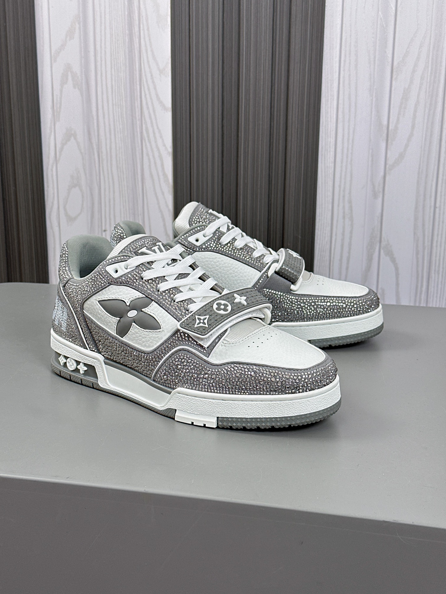 --Nuevos Productos--2024FW-LV TRAINER ¡diamantes calientes llenos de estrellas zapatillas retro! El 
