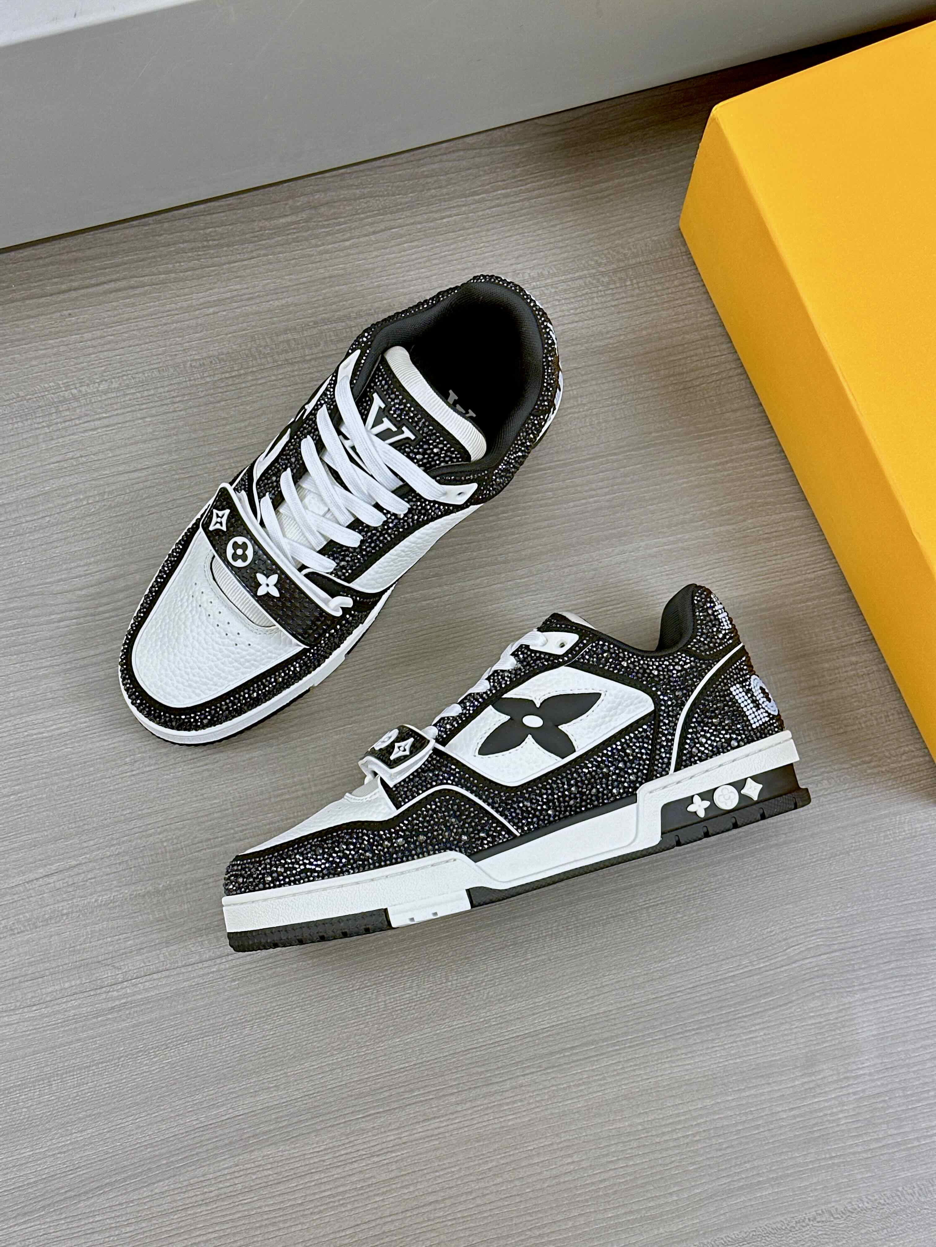 --Nuevos Productos--2024FW-LV TRAINER ¡diamantes calientes llenos de estrellas zapatillas retro! El 