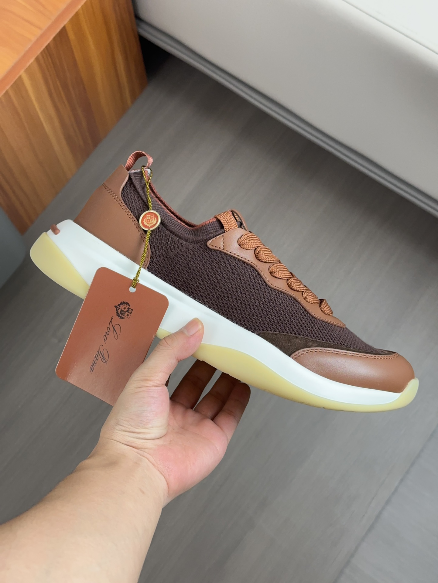 340LoroPiana LP Walk Wish Men's SneakerEl icónico LP se redefine con una perspectiva moderna, presen
