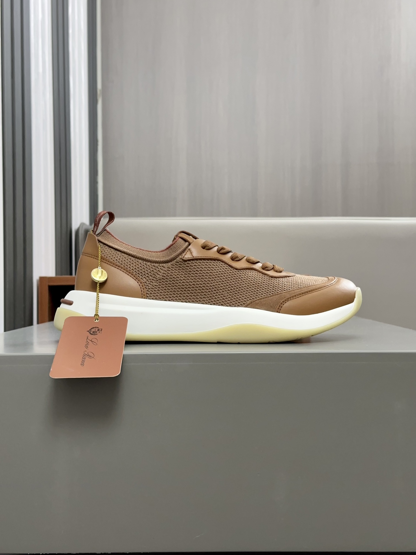 340LoroPiana LP Walk Wish Men's SneakerEl icónico LP se redefine con una perspectiva moderna, presen