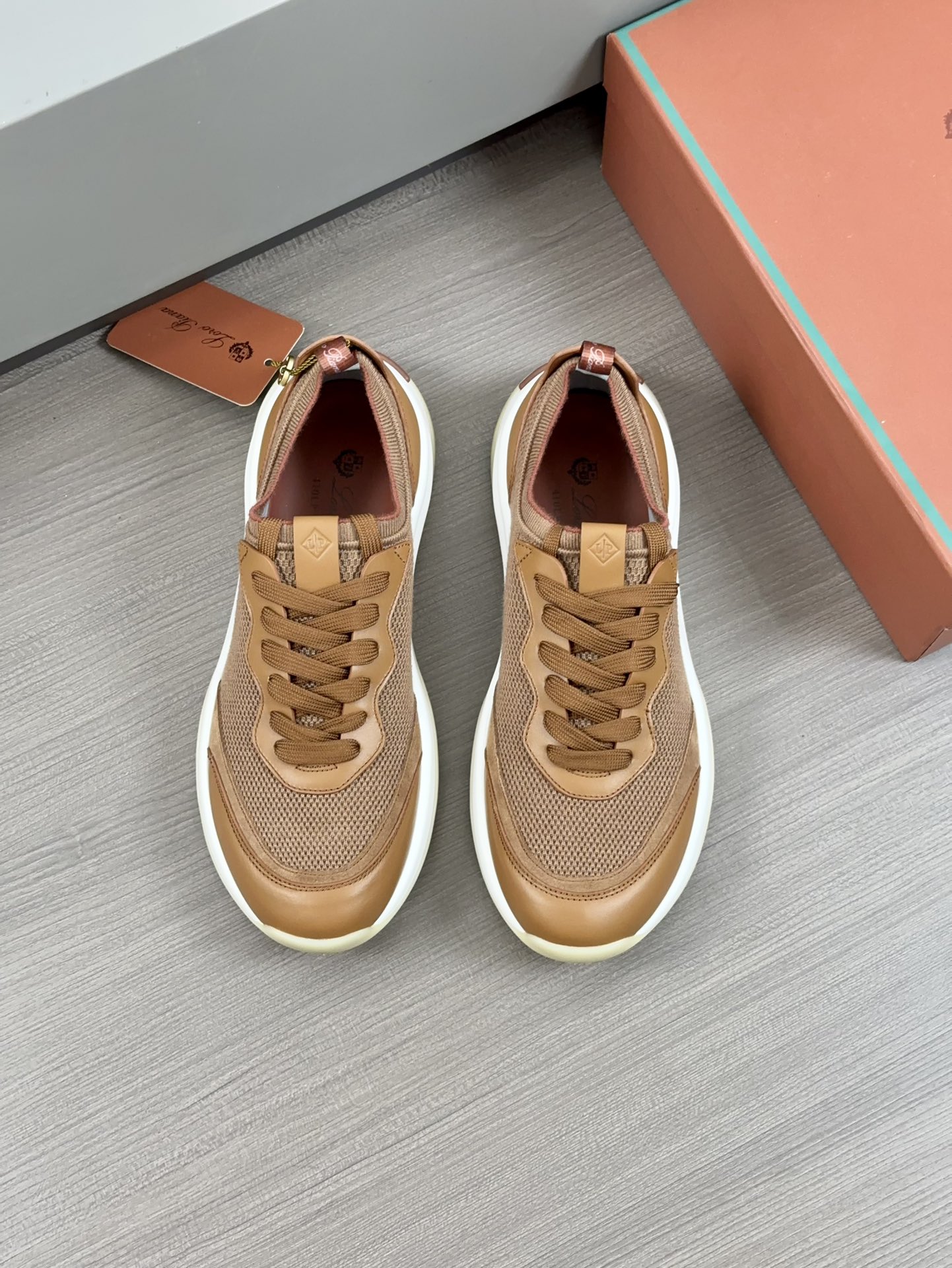 340LoroPiana LP Walk Wish Men's SneakerEl icónico LP se redefine con una perspectiva moderna, presen