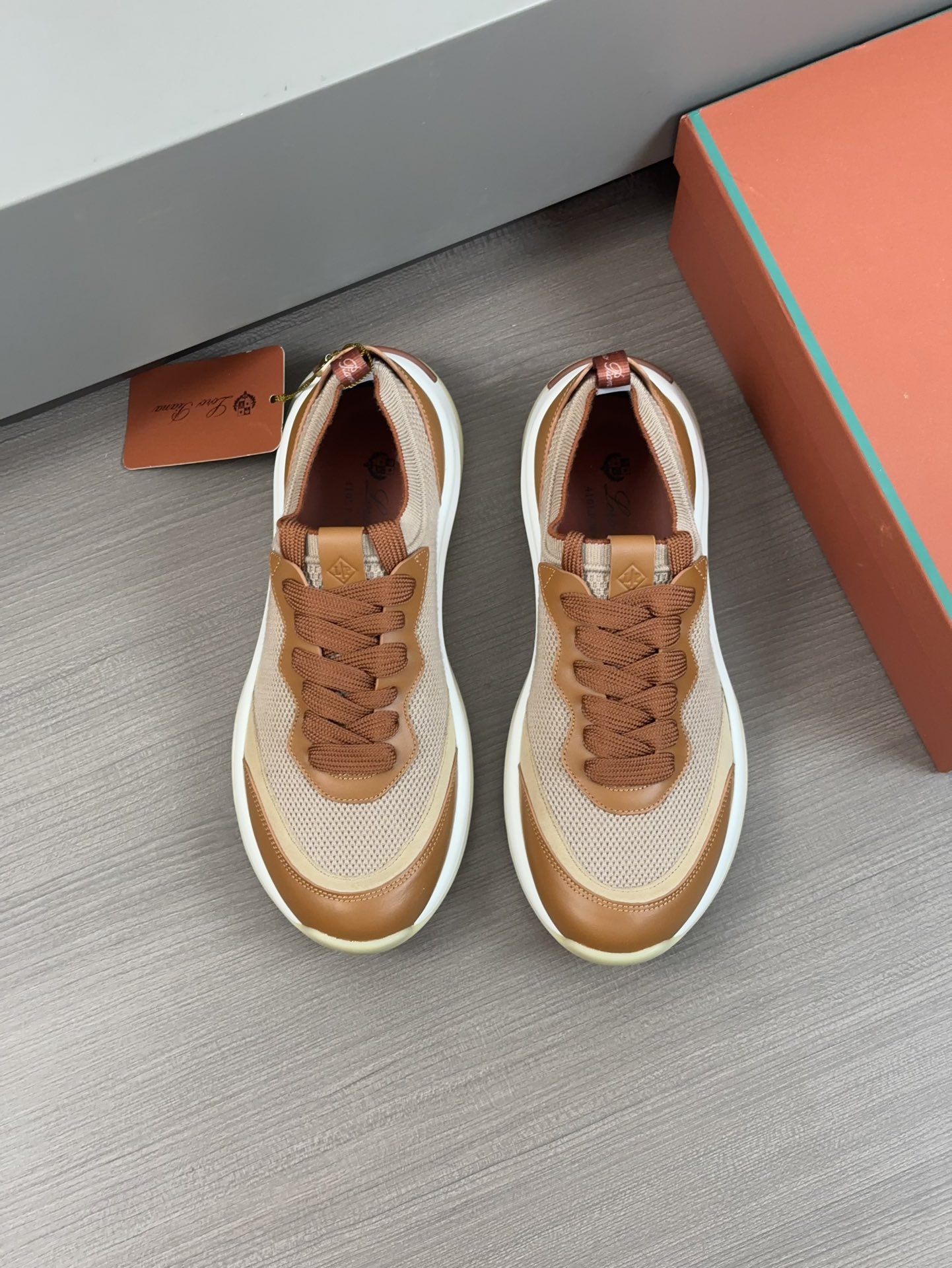 340LoroPiana LP Walk Wish Men's SneakerEl icónico LP se redefine con una perspectiva moderna, presen