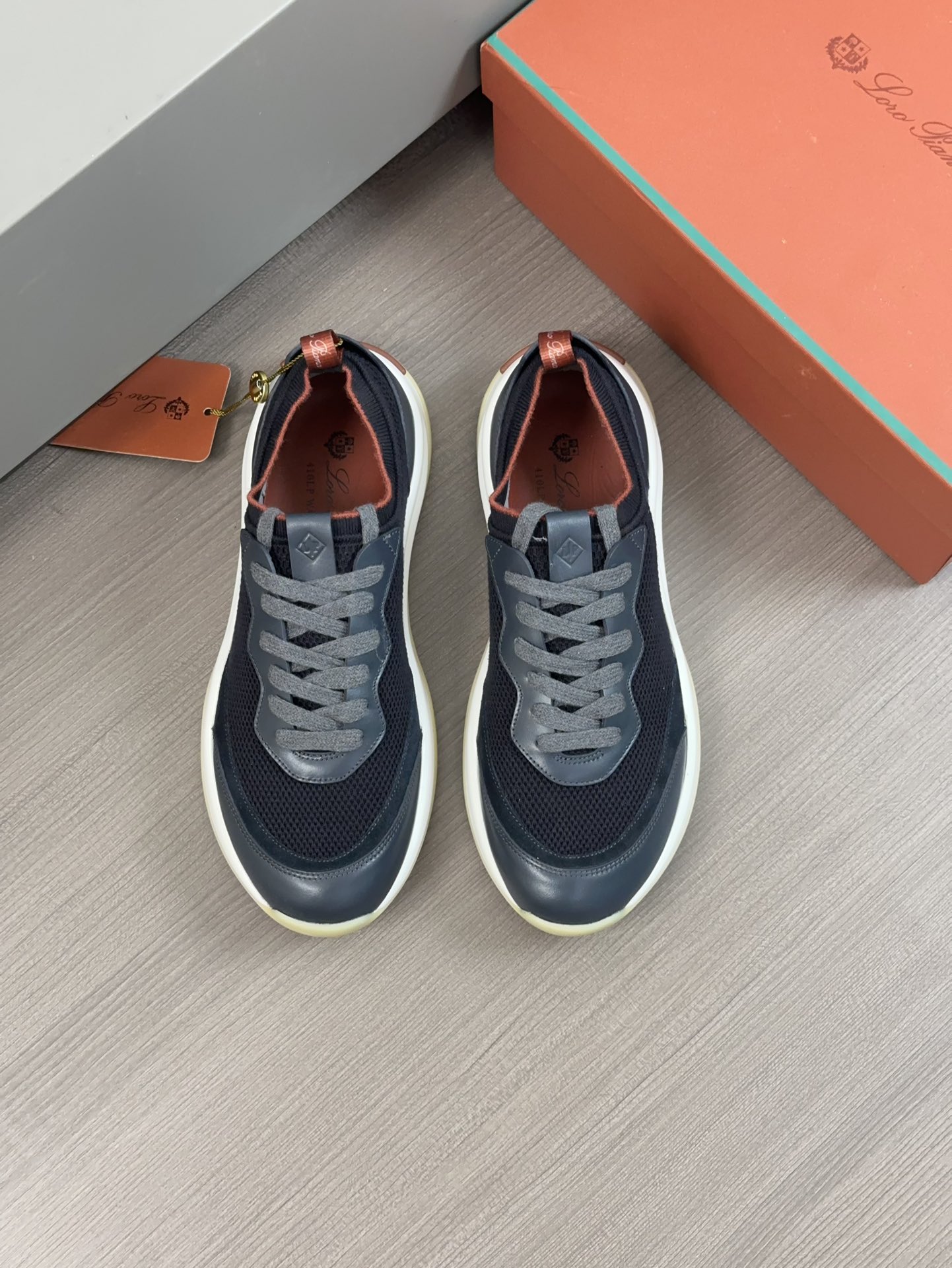 340LoroPiana LP Walk Wish Men's SneakerEl icónico LP se redefine con una perspectiva moderna, presen