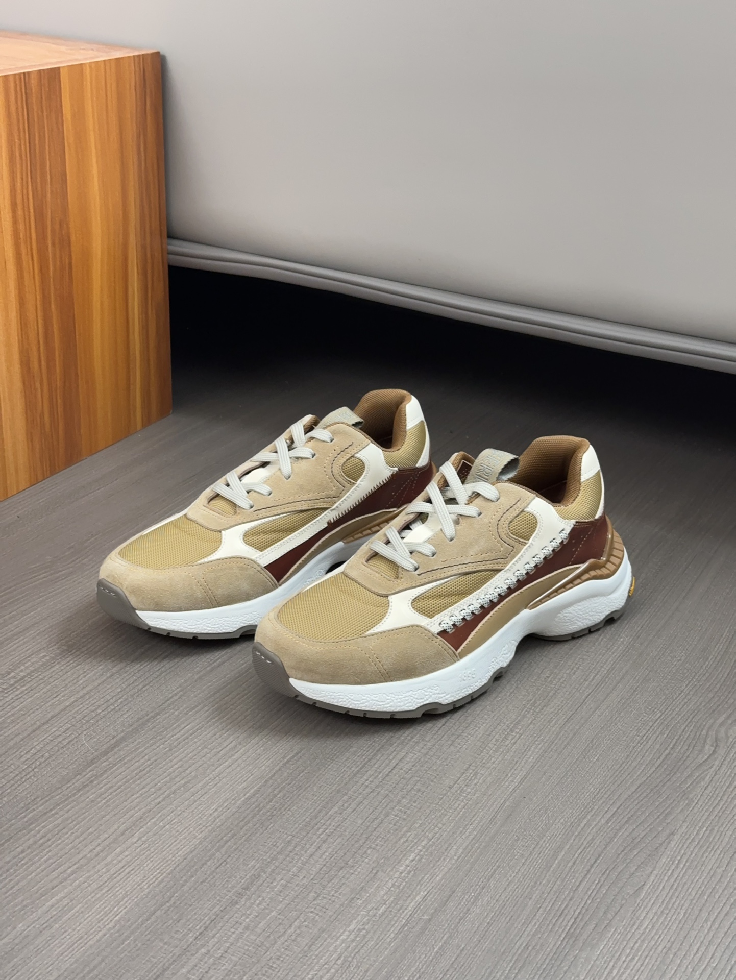 Berluti Skyrunning zapatillas de piel y nailonCosturas decorativas realizadas a manoDetalles de piel