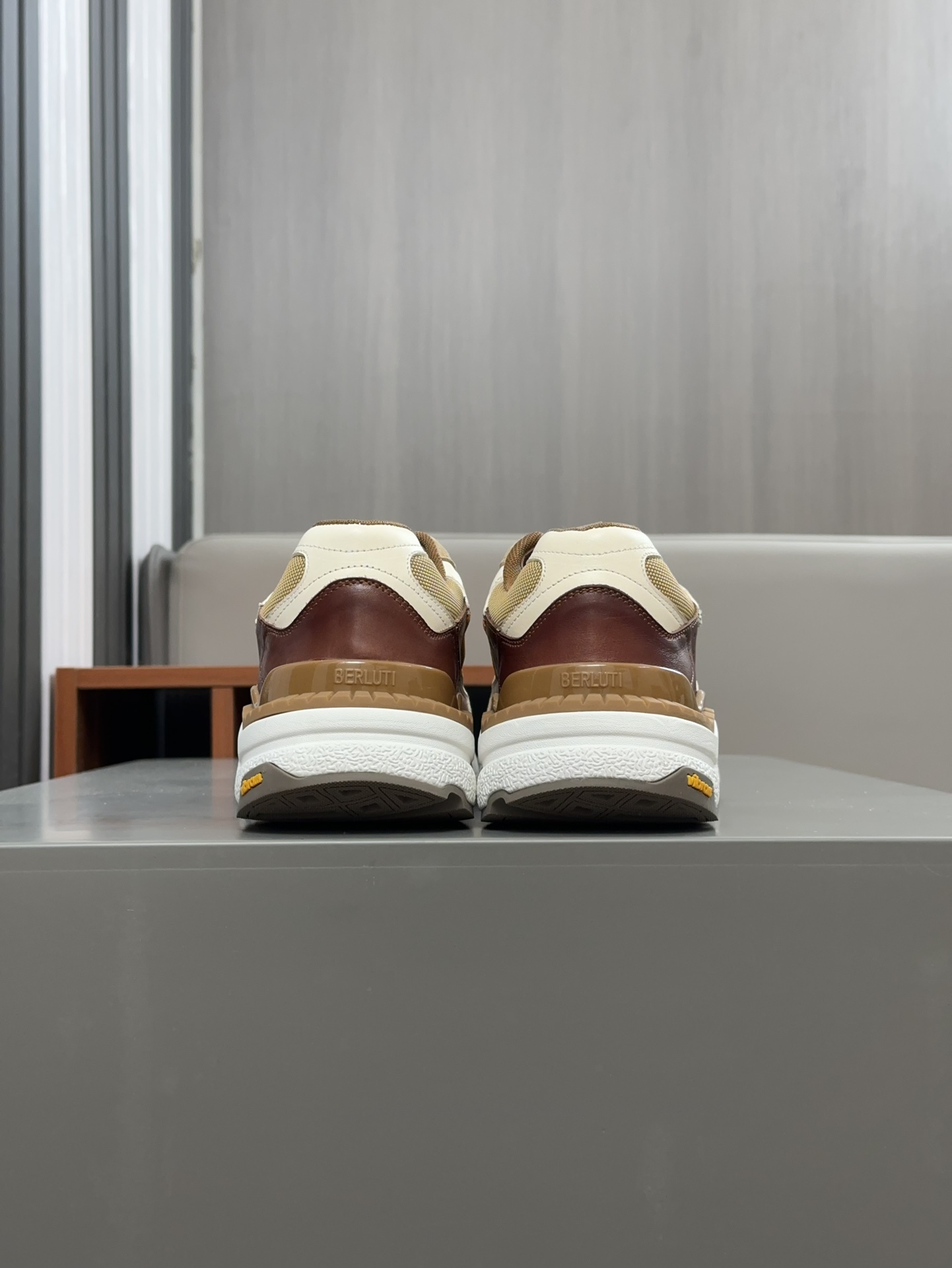 Berluti Skyrunning zapatillas de piel y nailonCosturas decorativas realizadas a manoDetalles de piel