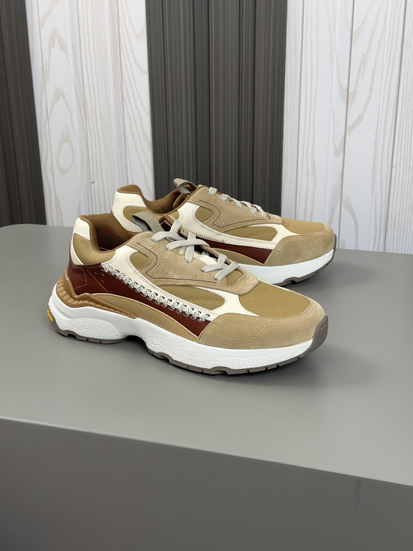 Berluti Skyrunning zapatillas de piel y nailonCosturas decorativas realizadas a manoDetalles de piel